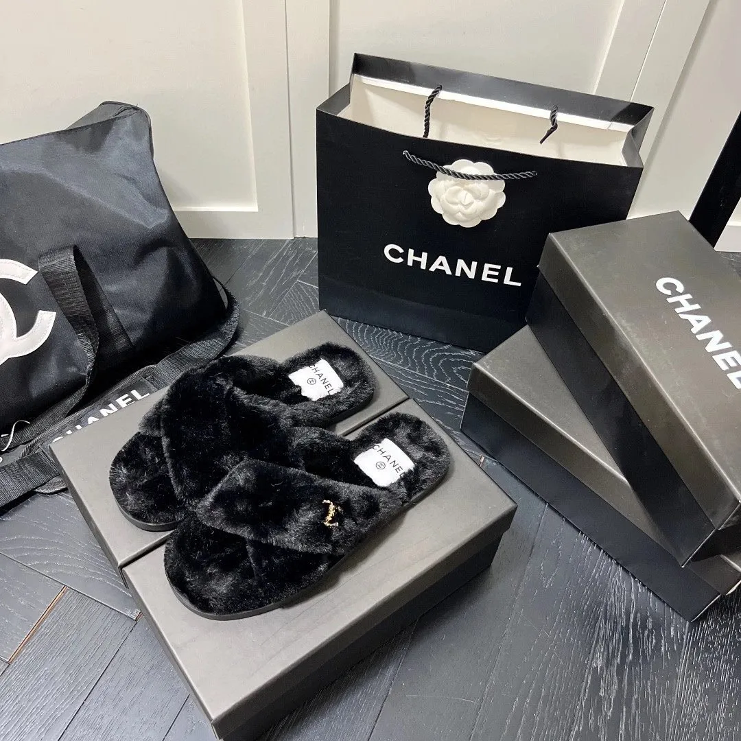 Fur hot sale slides chanel