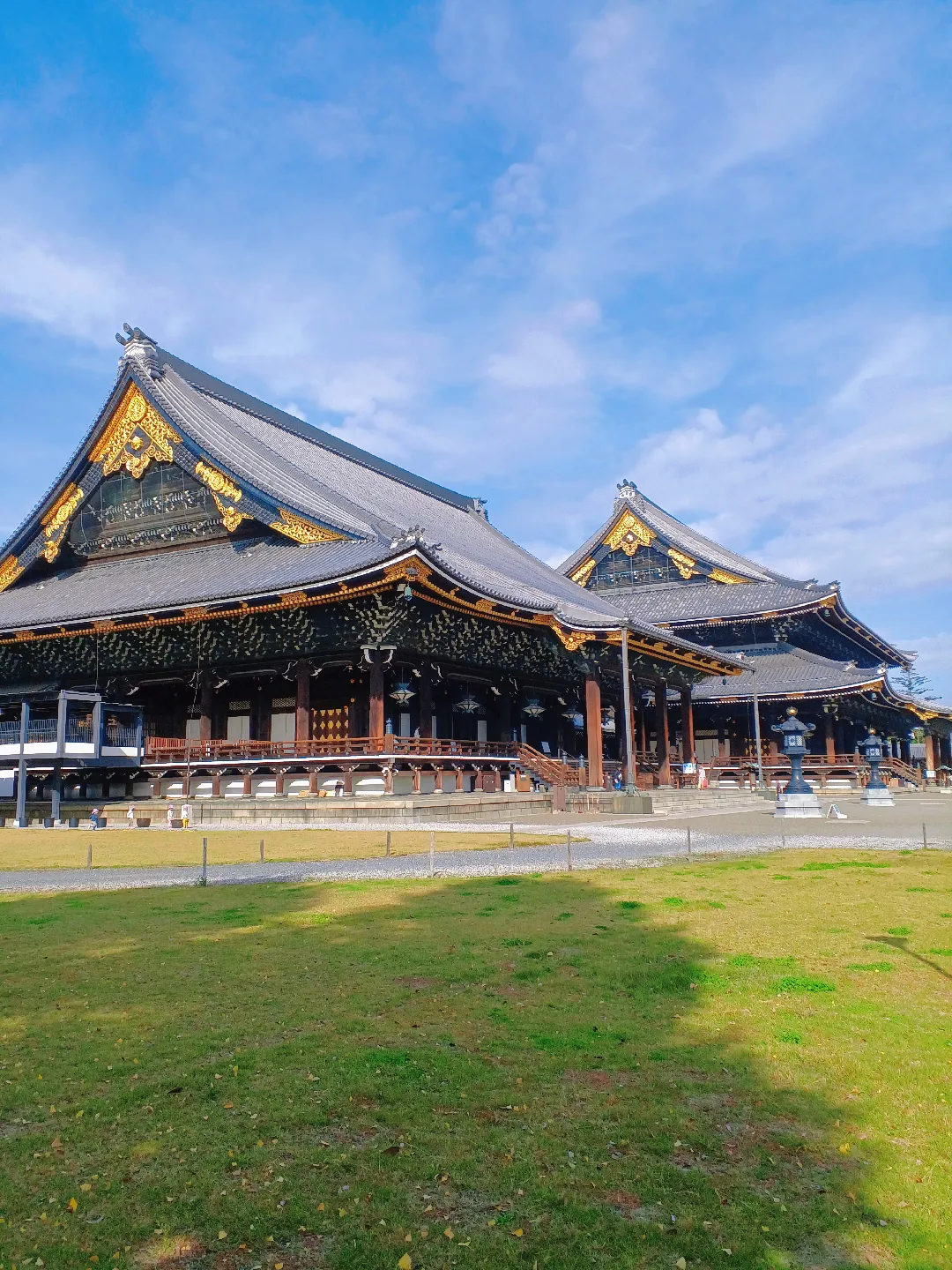 【京都ぶらり】秋晴れの京都から 銀杏の絨毯 東本願寺の画像 (3枚目)