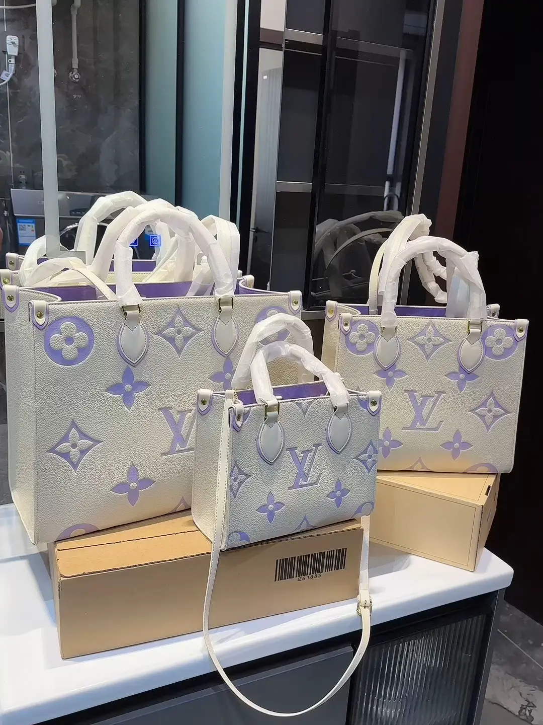 【日常使いも最適なバッグ♪】LOUIS VUITTON ★ オンザゴー BB 日常使いも最適なバッグ♪】LOUIS VUITTON ☆ オンザゴー BB