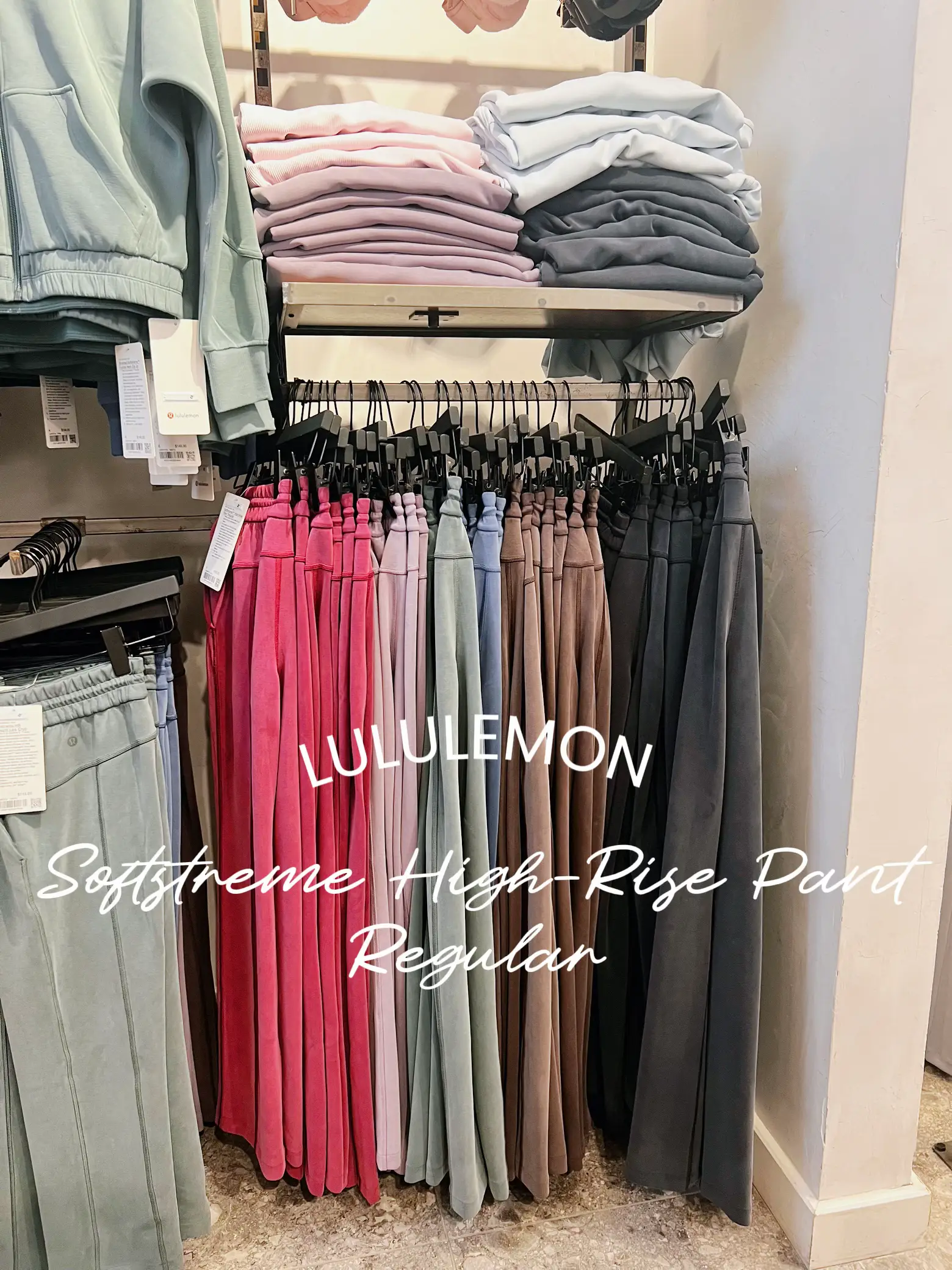 Lululemon Softstreme High-Rise Pant
Regular's images