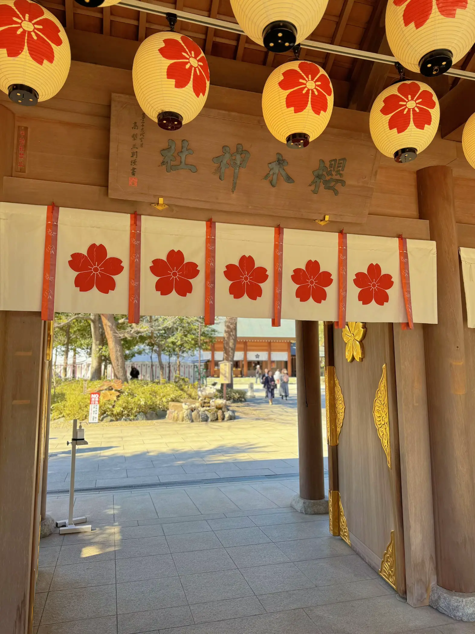 ✼大人女子旅✼超穴場🤍かわいすぎる桜モチーフの神社でレースお守りを頂こう!! | chim🫧コスパ旅が投稿したフォトブック | Lemon8