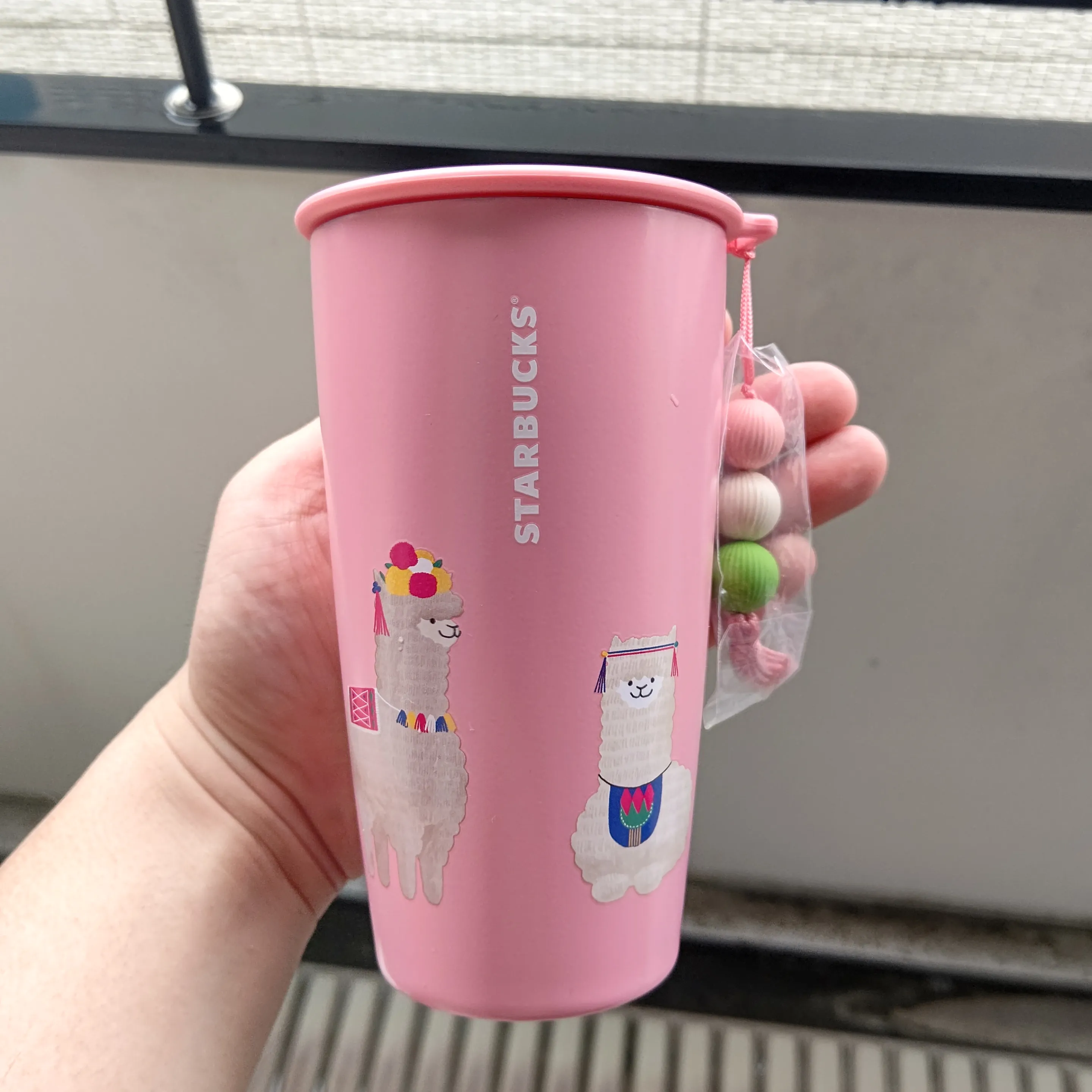 モフサンド スターバックス シンガポール限定 イチゴ柄タンブラー