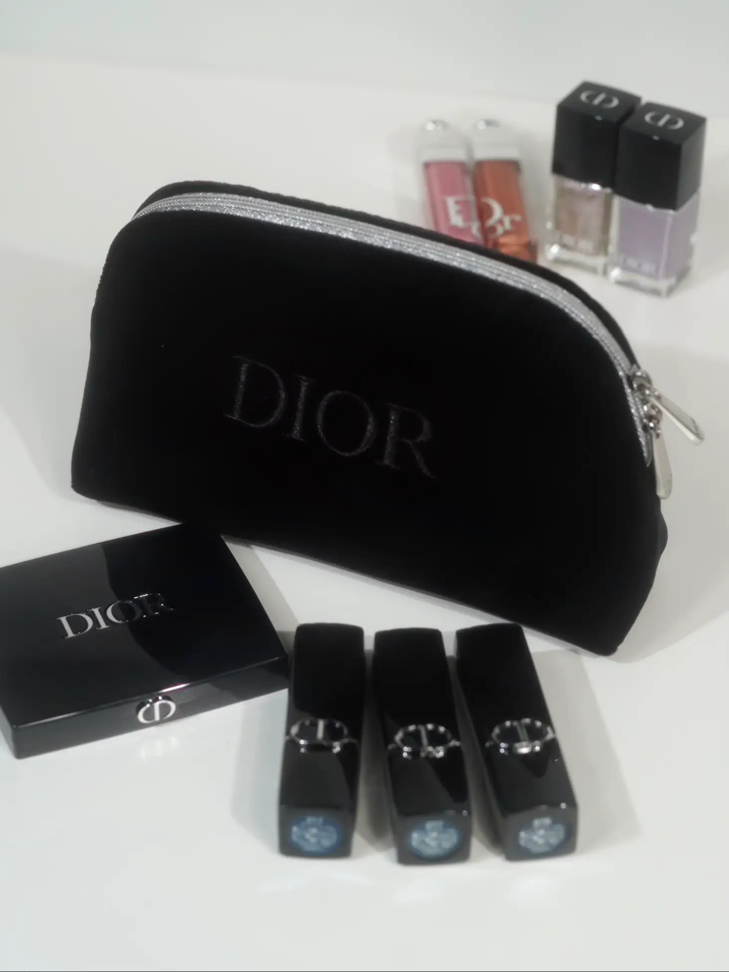 Diorノベルティ】ブラック×ベロア風生地のポーチが上品かわいい🌹🖤 | SUMOMO🎀変身メイク術が投稿したフォトブック | Lemon8