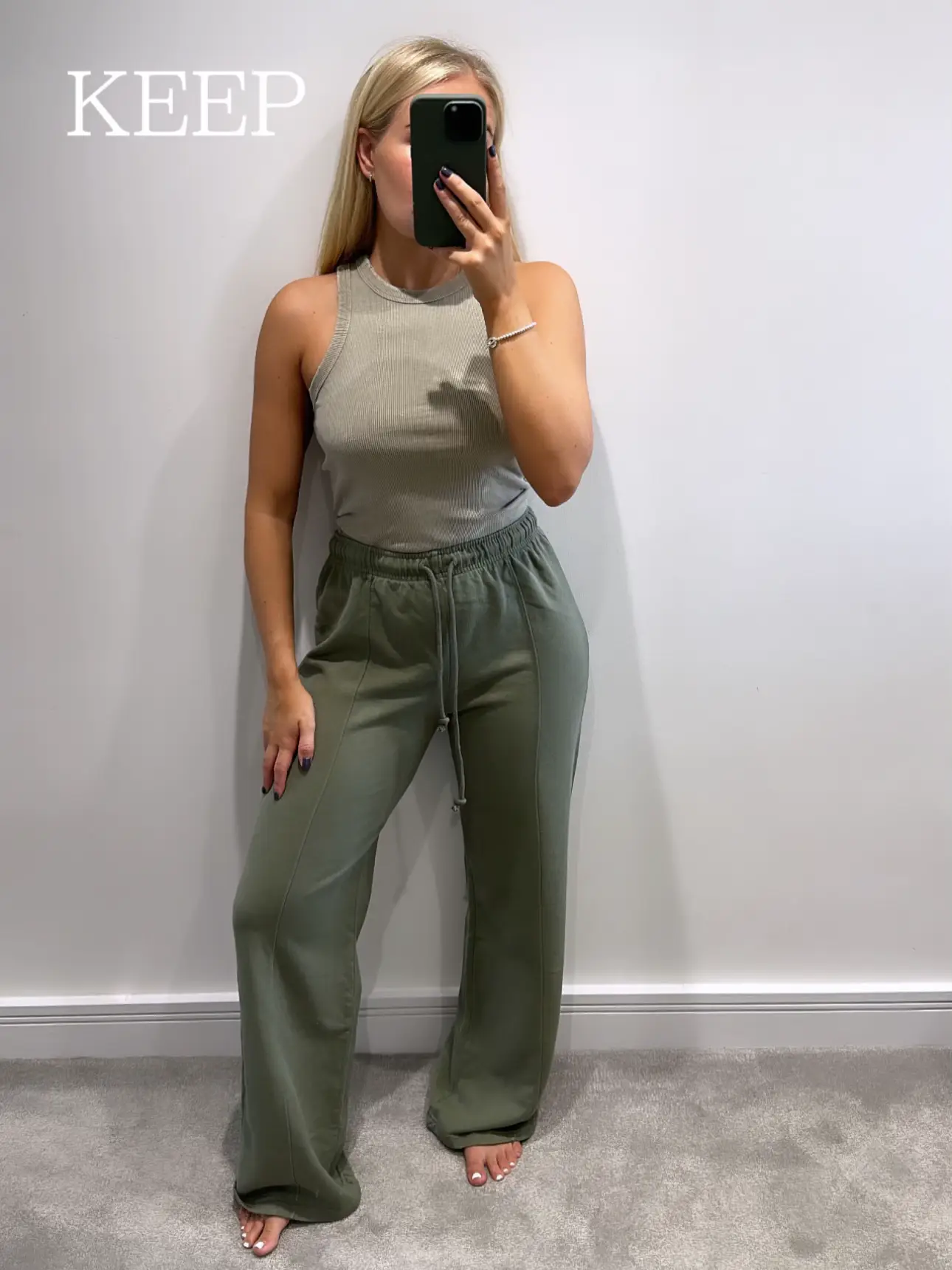 Megan Mckenna Grey Wide Leg Joggers - In The Style  Joggers outfit women, Wide  leg outfit, Fashionista clothes