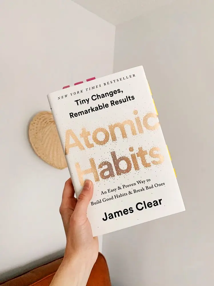 James Clear's 'Atomic Habits' is a pageturner!