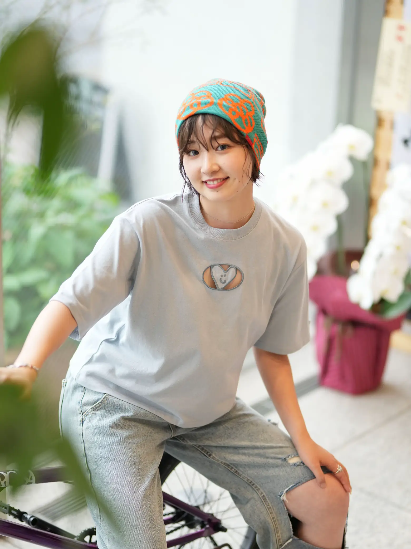 カットアウトTシャツ”着こなし術 | marika / 鞠花が投稿したフォト 