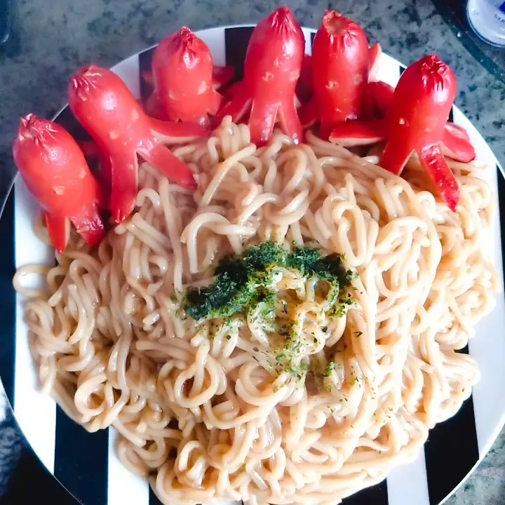 Octopus and Seaweed (Ramen Noodles and Hot Dogs) Recipe 