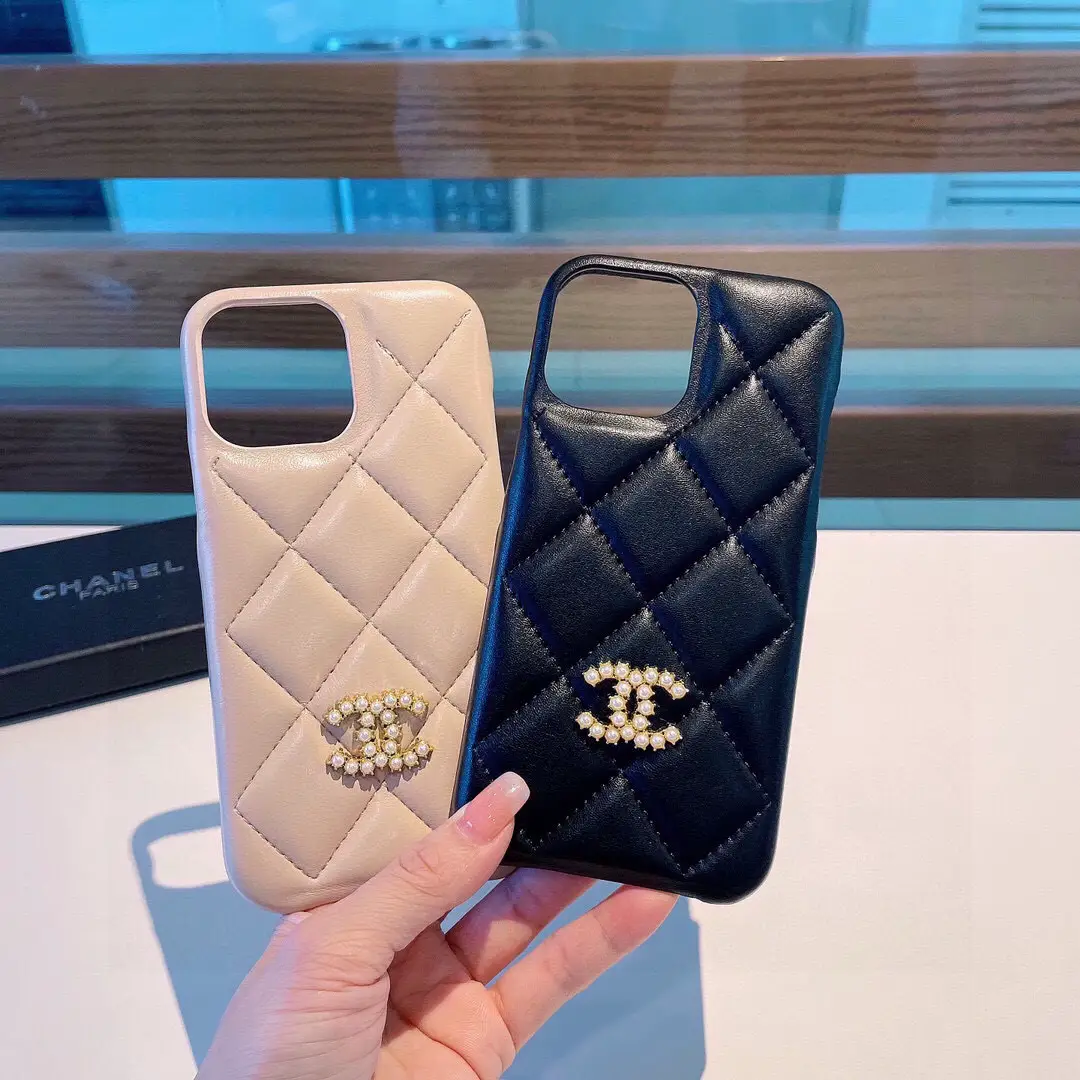 CHANEL Cute iPhone 14 13 12 mobile phone cover case