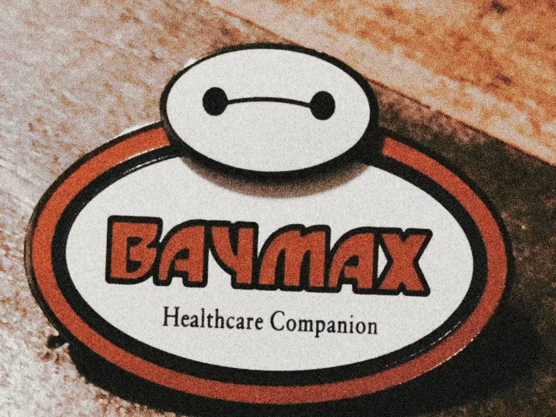 Baymax medicine bottle cap badge  Bottle cap projects, Badge holders diy,  Crafts