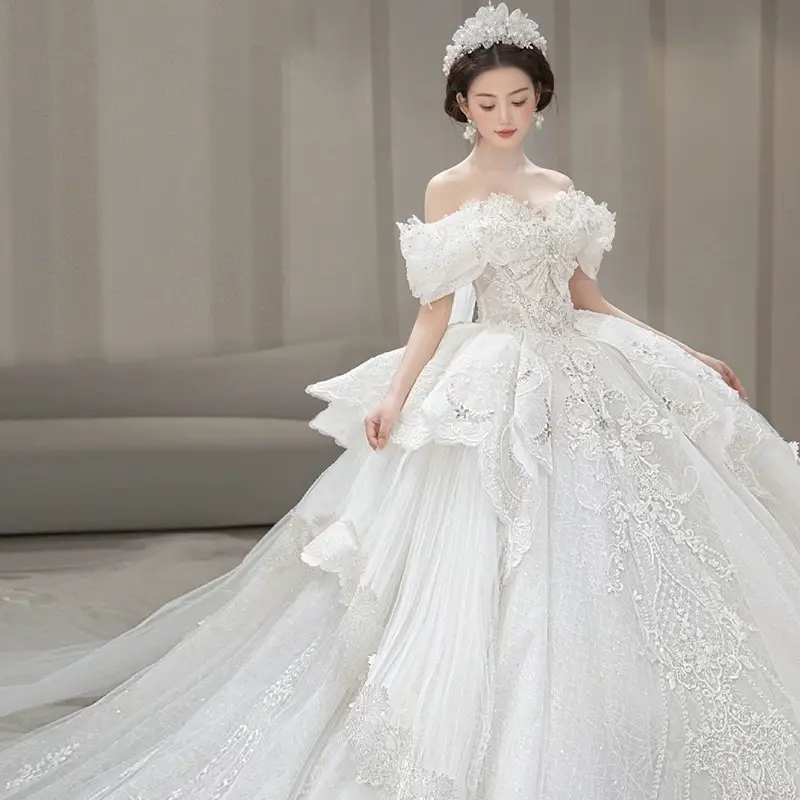 豪華な刺繍＆レースディテール ボリュームたっぷりのシルエット 美しい  