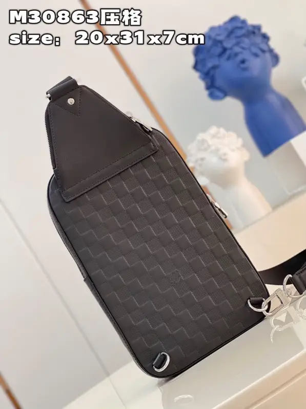 Louis Vuitton N45303 Avenue Slingbag , Black, One Size