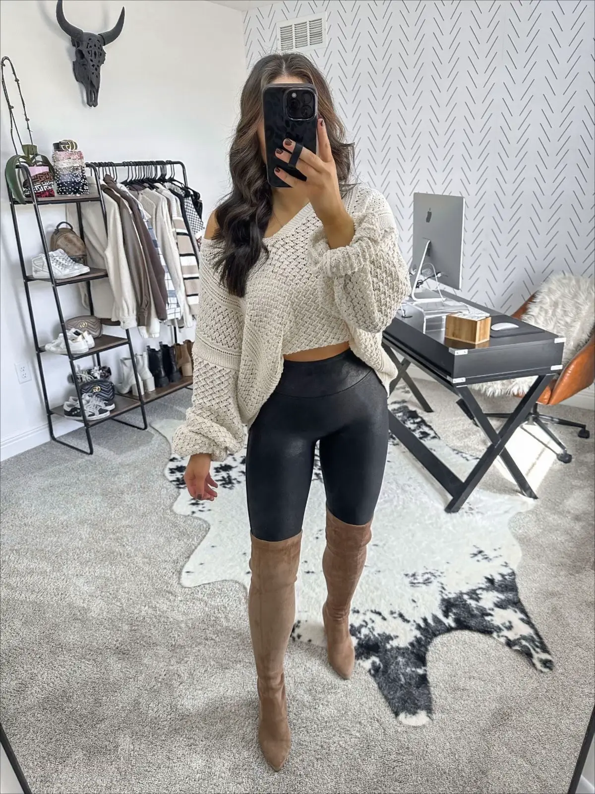 You can never go wrong with leggings and uggs. #ootd #outfitinspo