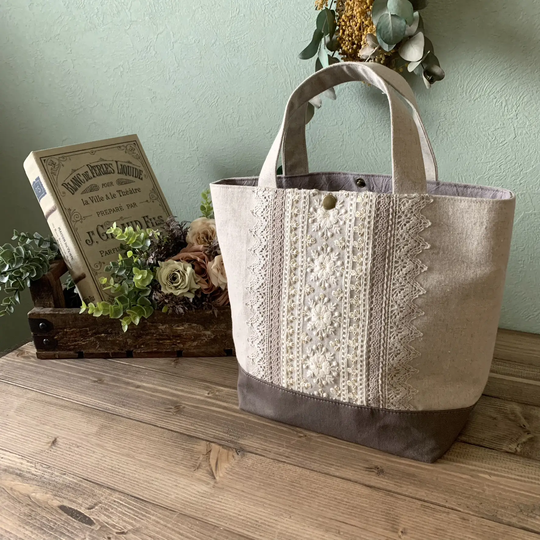 アンティーク感たっぷりの刺繍リボントートバッグ | マダムバタフライ 