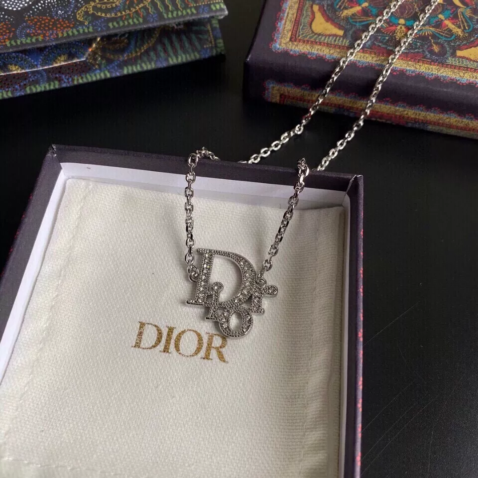 DIOR #ネックレス | Rosaが投稿したフォトブック | Lemon8