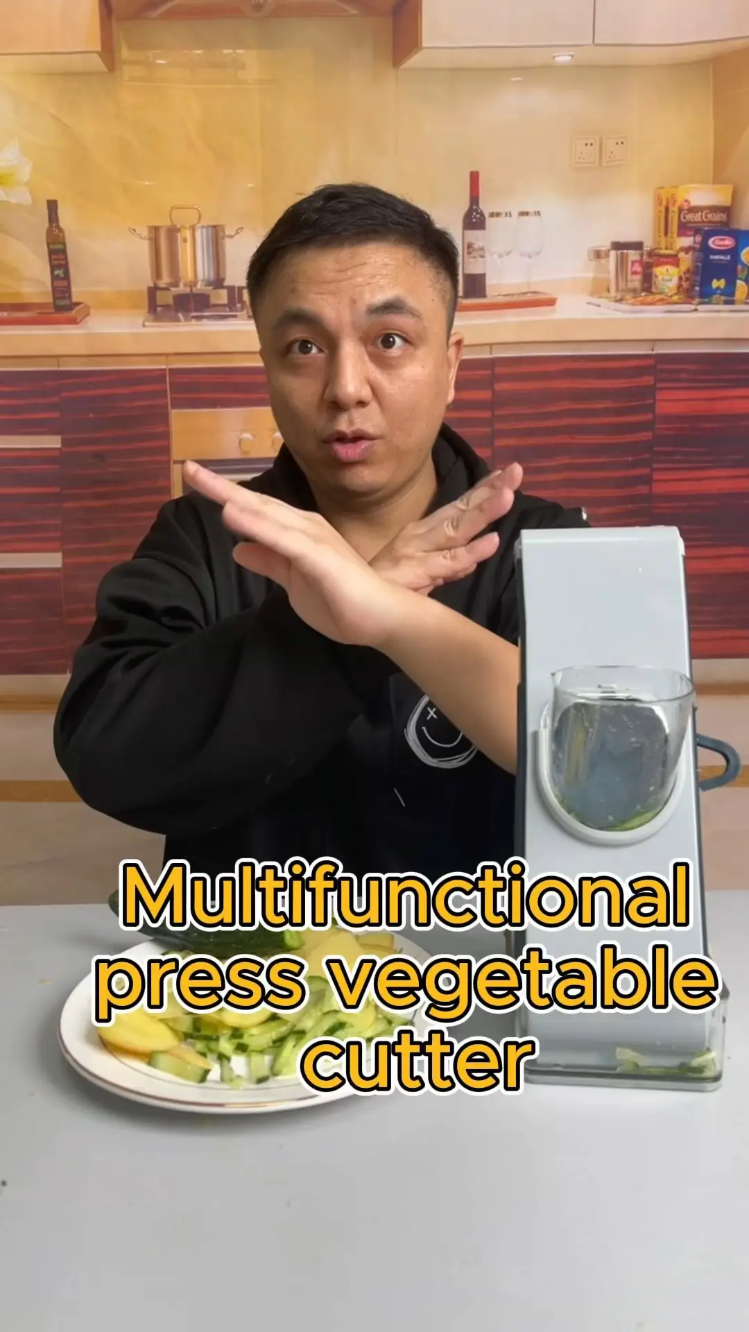 This vegetable cutter is not easy to use Video published by Totoro