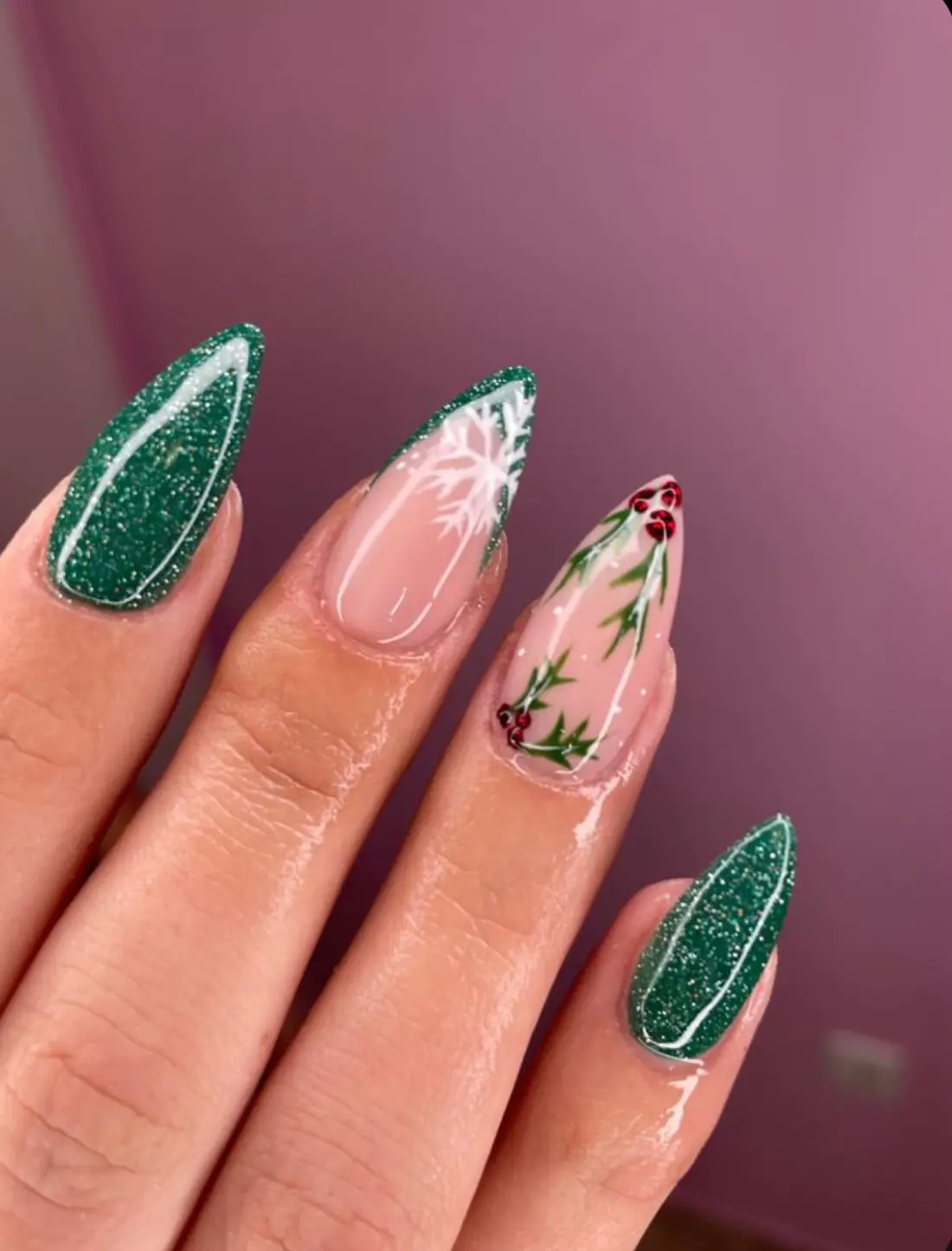 Christmas Nail Inspo! Gallery posted by Gabymatos Lemon8