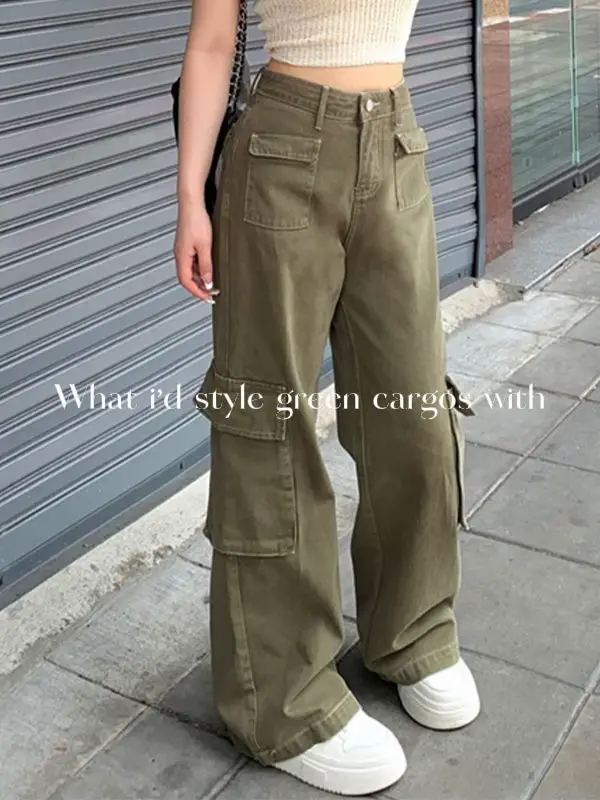 Dark Green Cargo Pants with White and Black Shoes Relaxed Outfits In Their  20s (7 ideas & outfits)