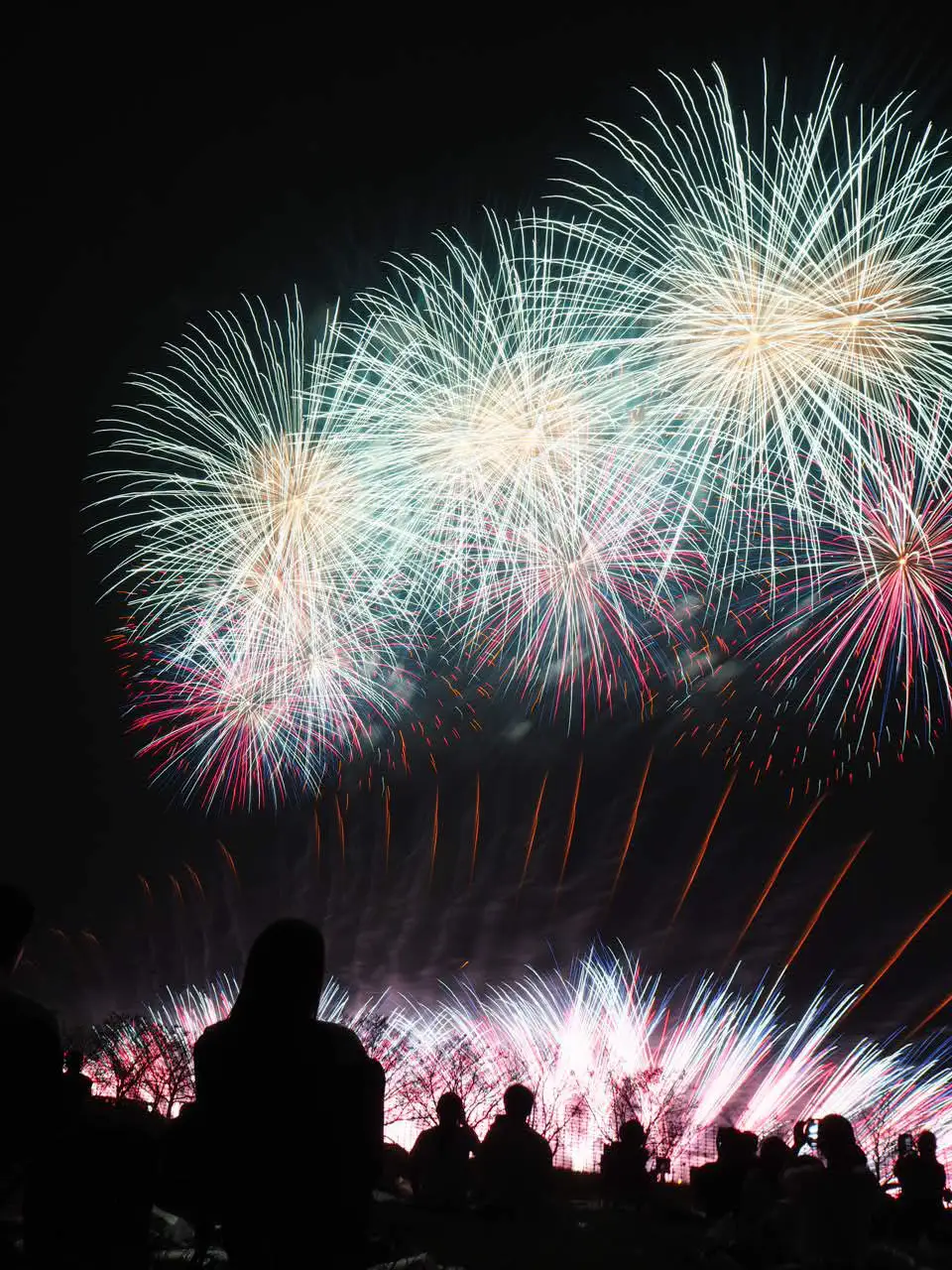 茨城】3万発の花火が見れる！利根川花火大会2023 | おんせんまみ｜温泉