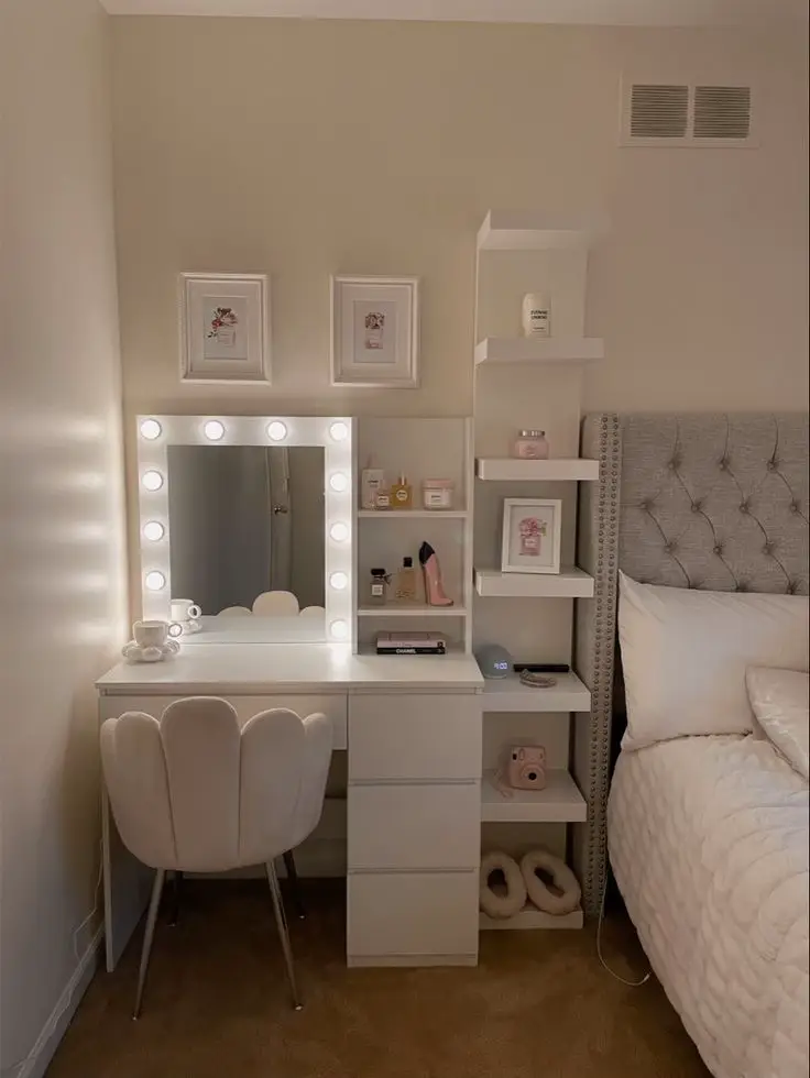 Downtown girl room 🕯🥐📸🧺  Girl room inspiration, Girl room, Room  inspiration bedroom