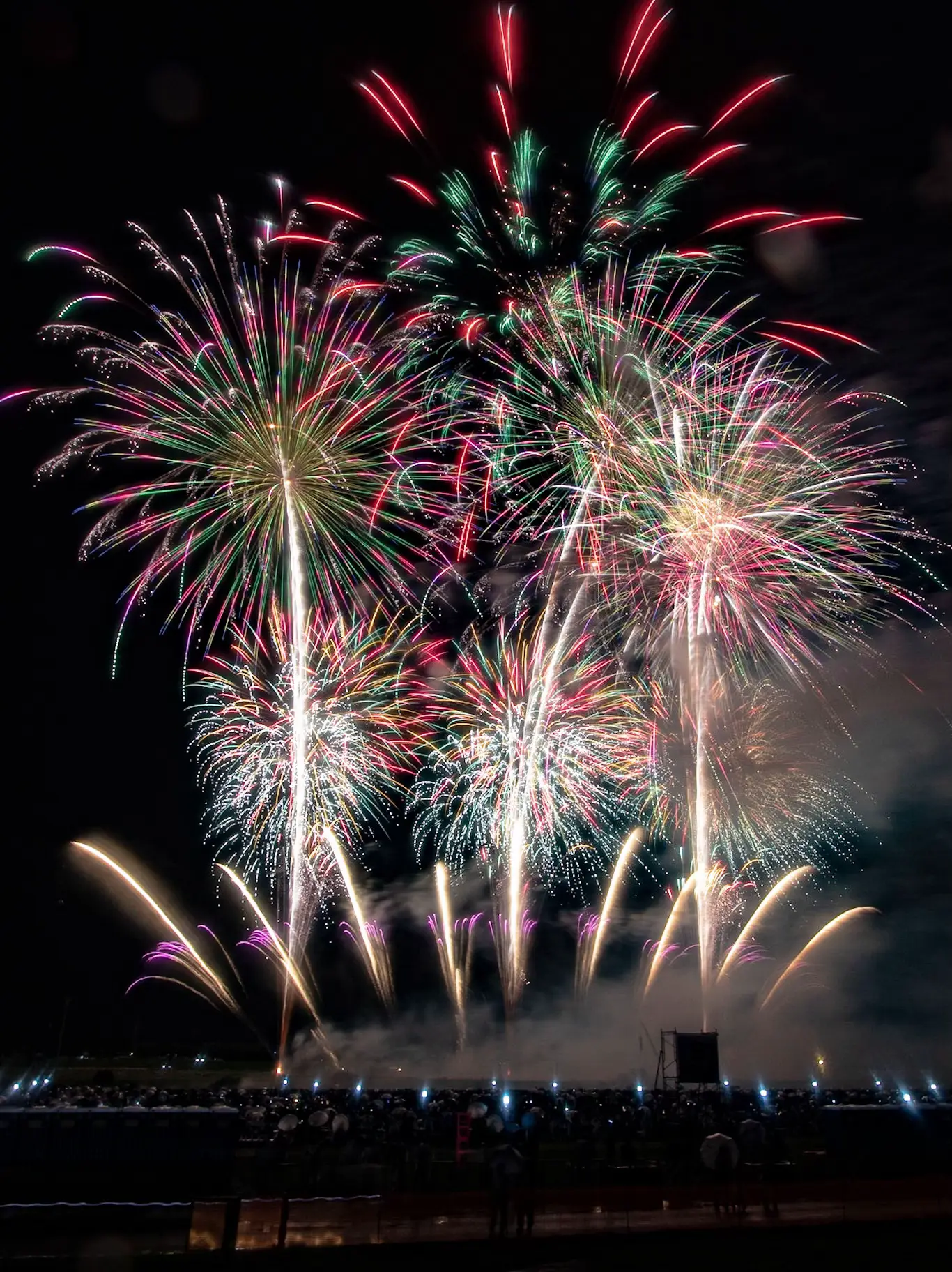 秋田】日本三大花火大会のひとつ🎇一流の花火師たちによる競技大会！全然花火競技大会「大曲の花火 | Mizu┊︎旅・グルメフォトが投稿したフォトブック  | Lemon8