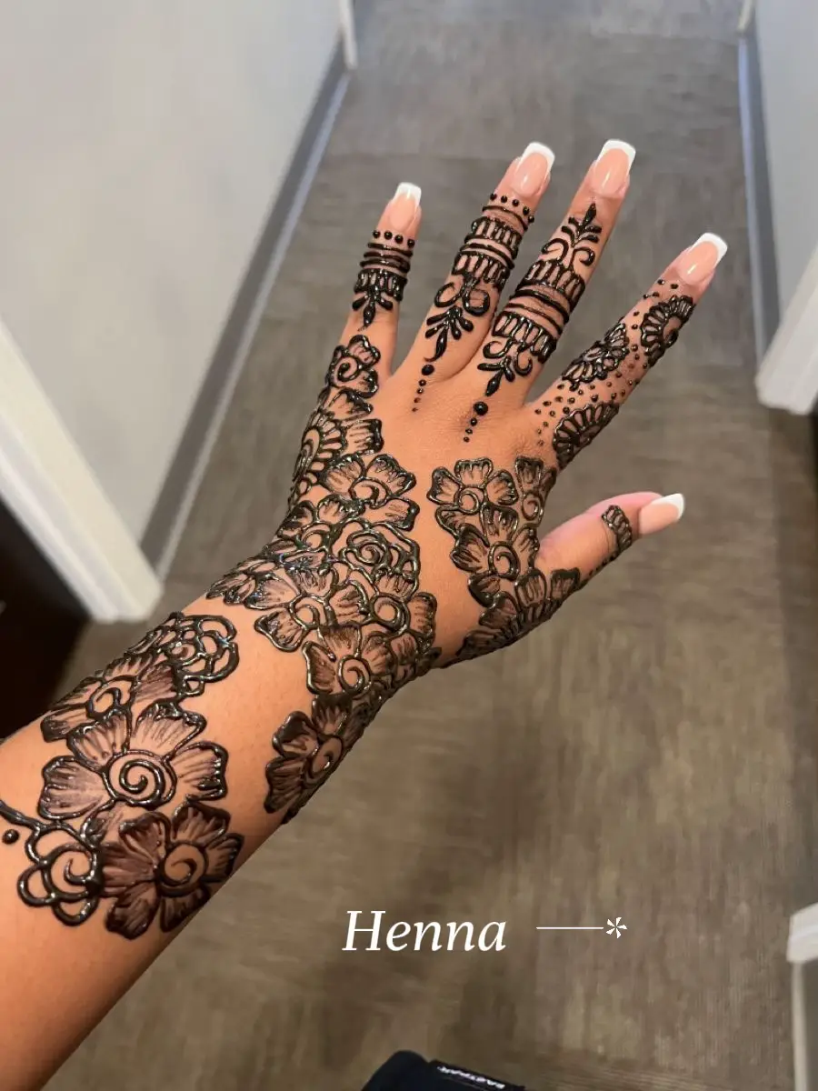 10+ Moon Henna Designs