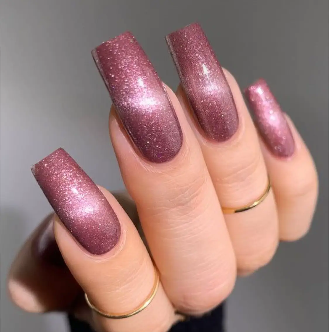 30 Pretty Cat Eye Nails You'll Want to Try  Cat eye nails, Reflective  nails, Nail design inspiration