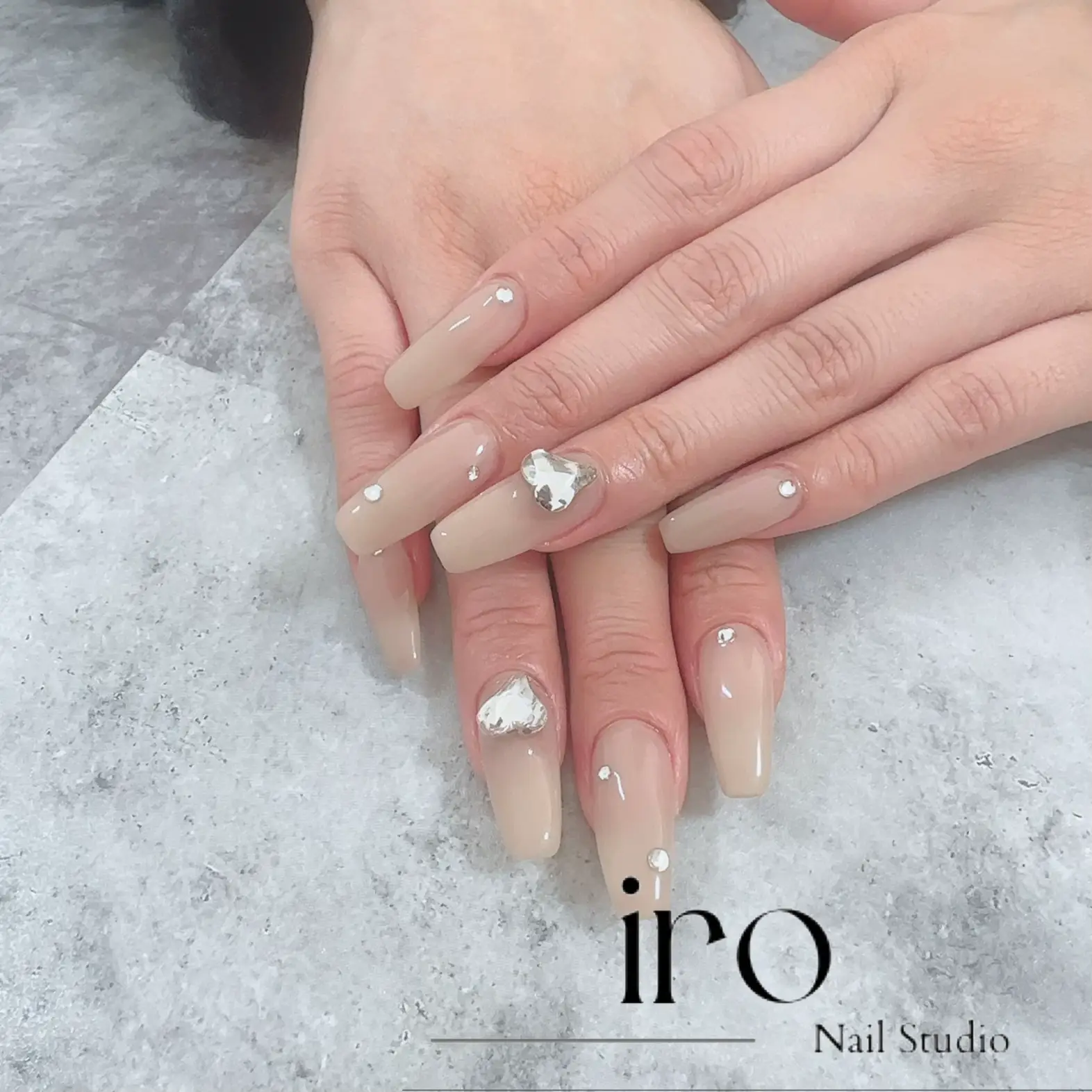秋ネイル🍂ロングビジューネイル | Nail Studio iroが投稿したフォトブック | Lemon8