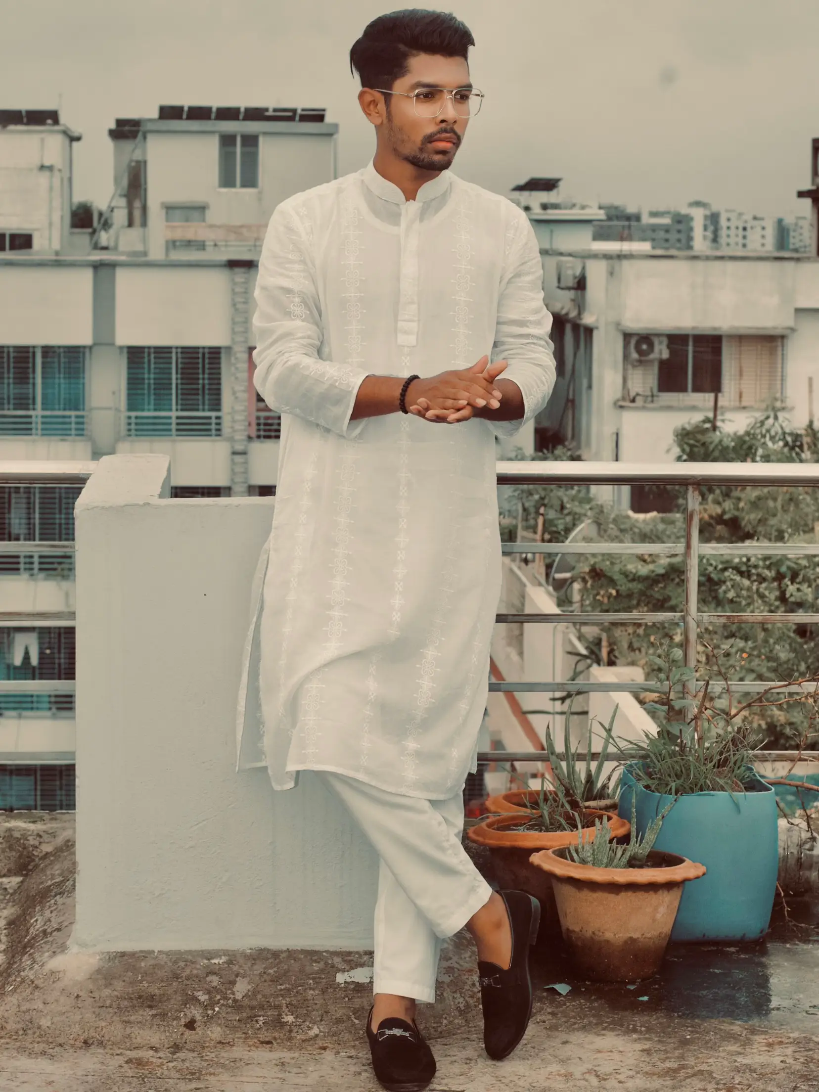 Traditional middle eastern men's on sale clothing