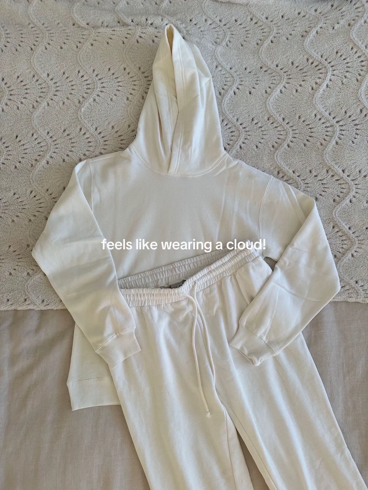 New Colsie sweat sets 🤍 V-neck sweatshirts and matching cargo sweatpa