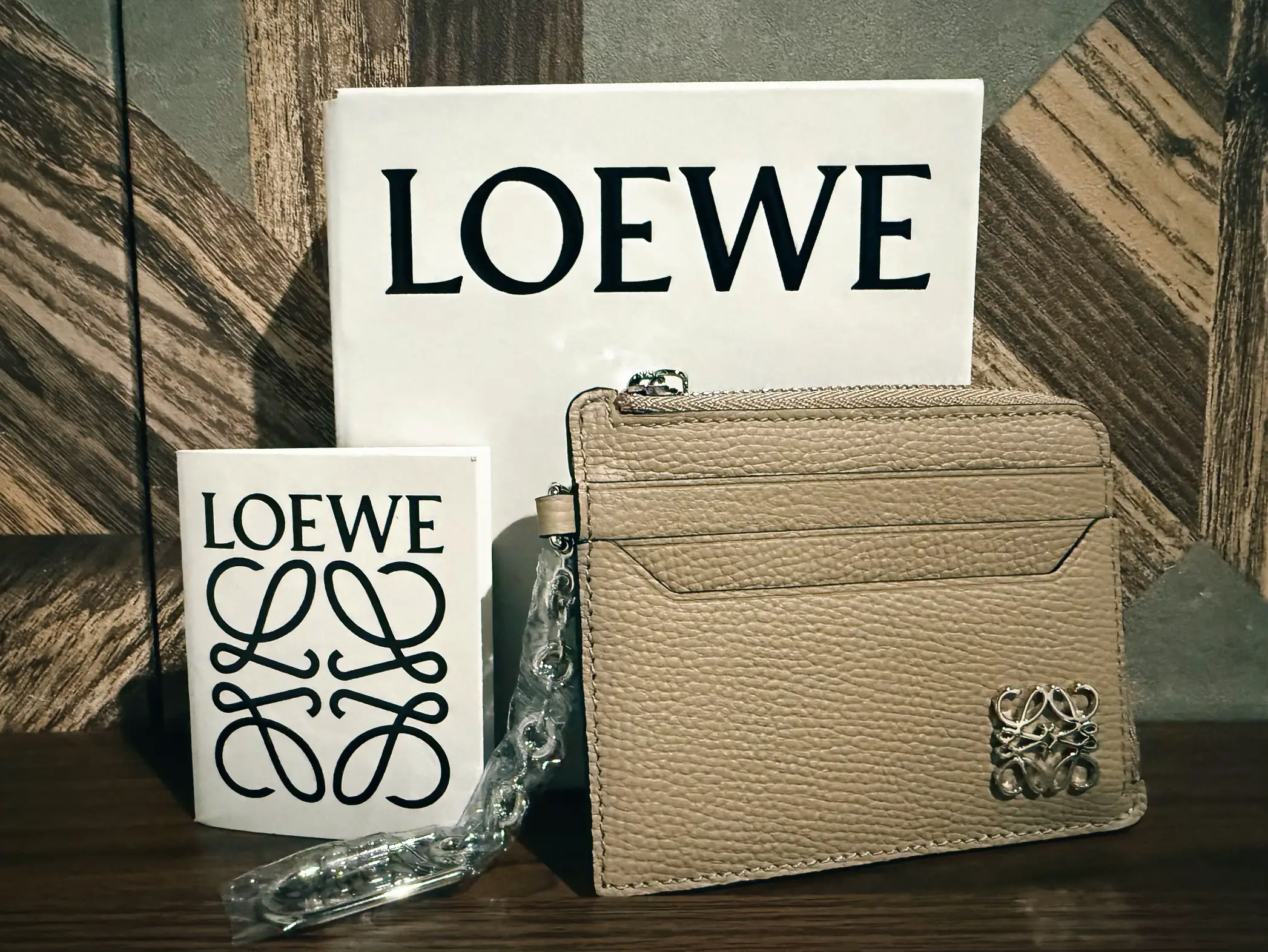 ロエベ財布👛 | みゆが投稿したフォトブック | Lemon8 