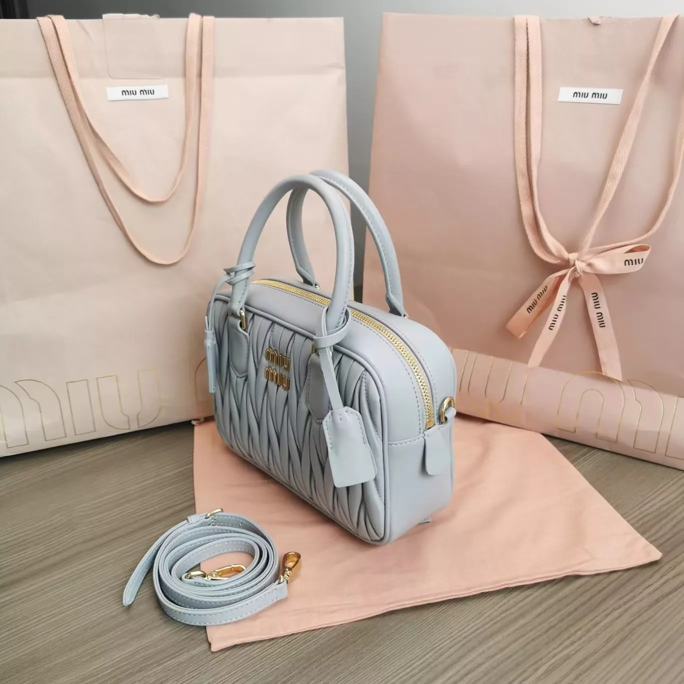 miumiuのバッグは本当にきれいで、この色はとてもきれいです。の画像 (4枚目)