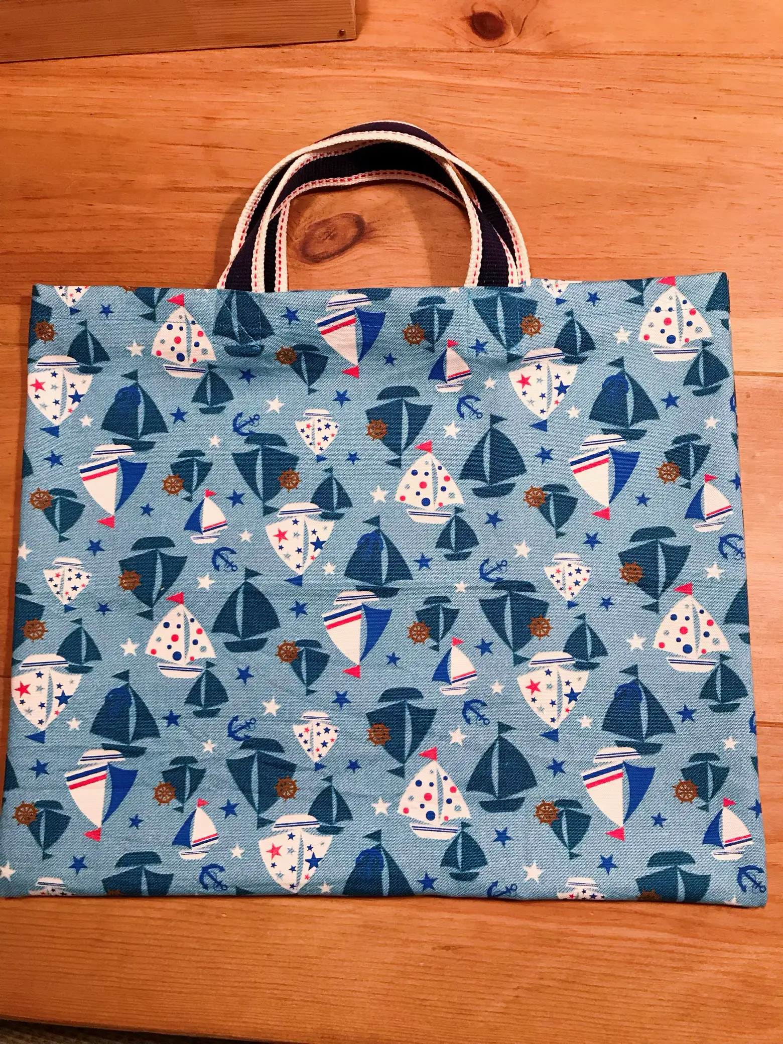 ハンドメイド 手提げバッグ☆キラキラボーダー フリル付 （お弁当袋 