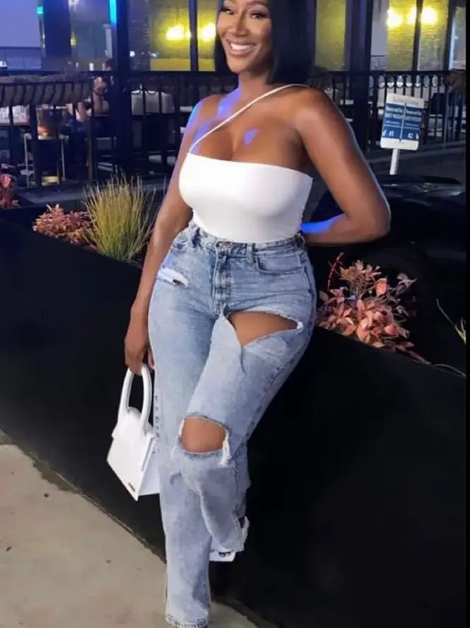 Bell bottom jeans outfit @tiana_anice  Bell bottom jeans outfit, Outfits,  Mom jeans