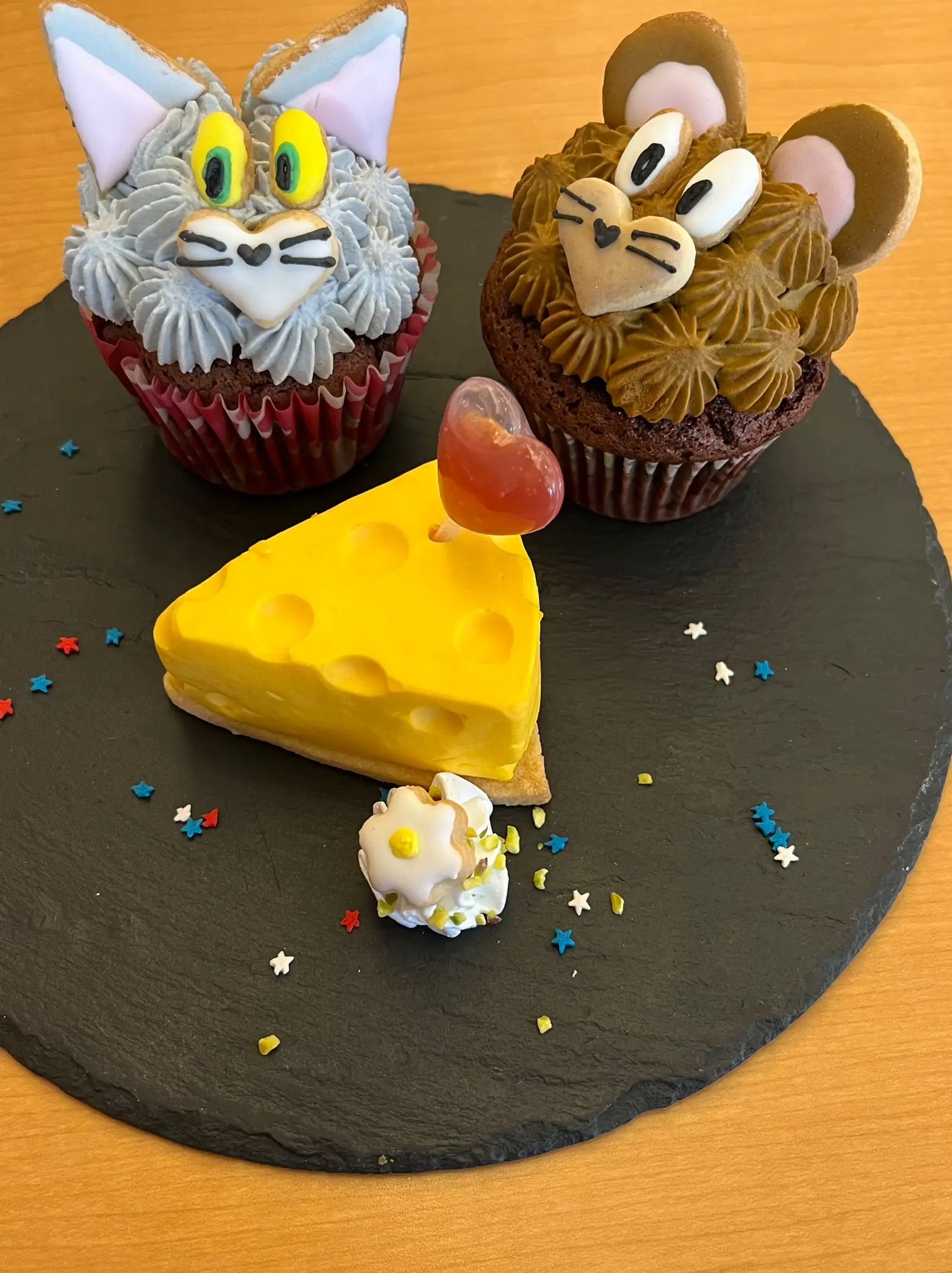 ディズニーのおもちゃ、フィギアも売ってるカフェ🐭🧁 | 麗菜が投稿したフォトブック | Lemon8