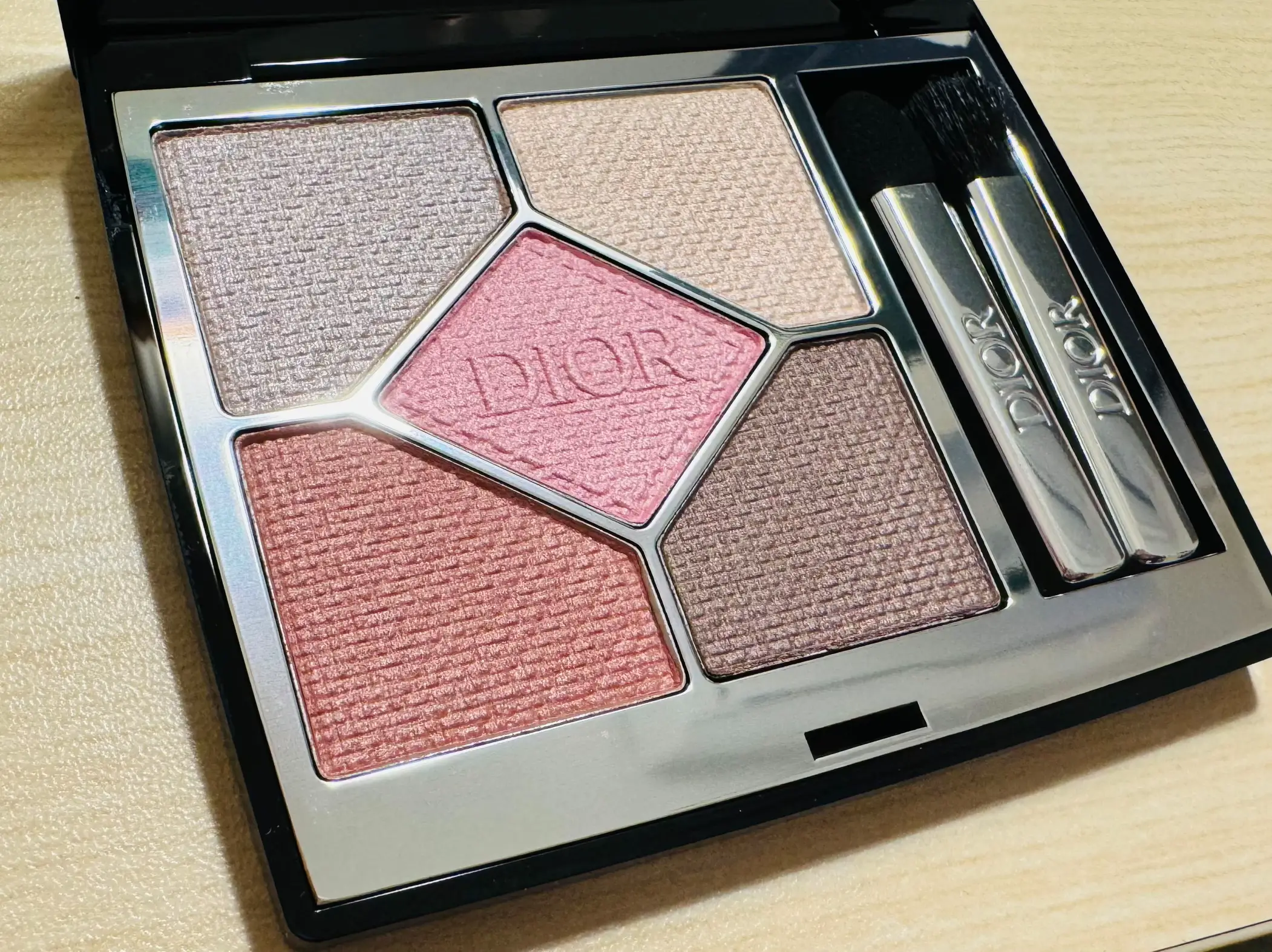 Dior 新作 サンククルール | はなが投稿したフォトブック | Lemon8 