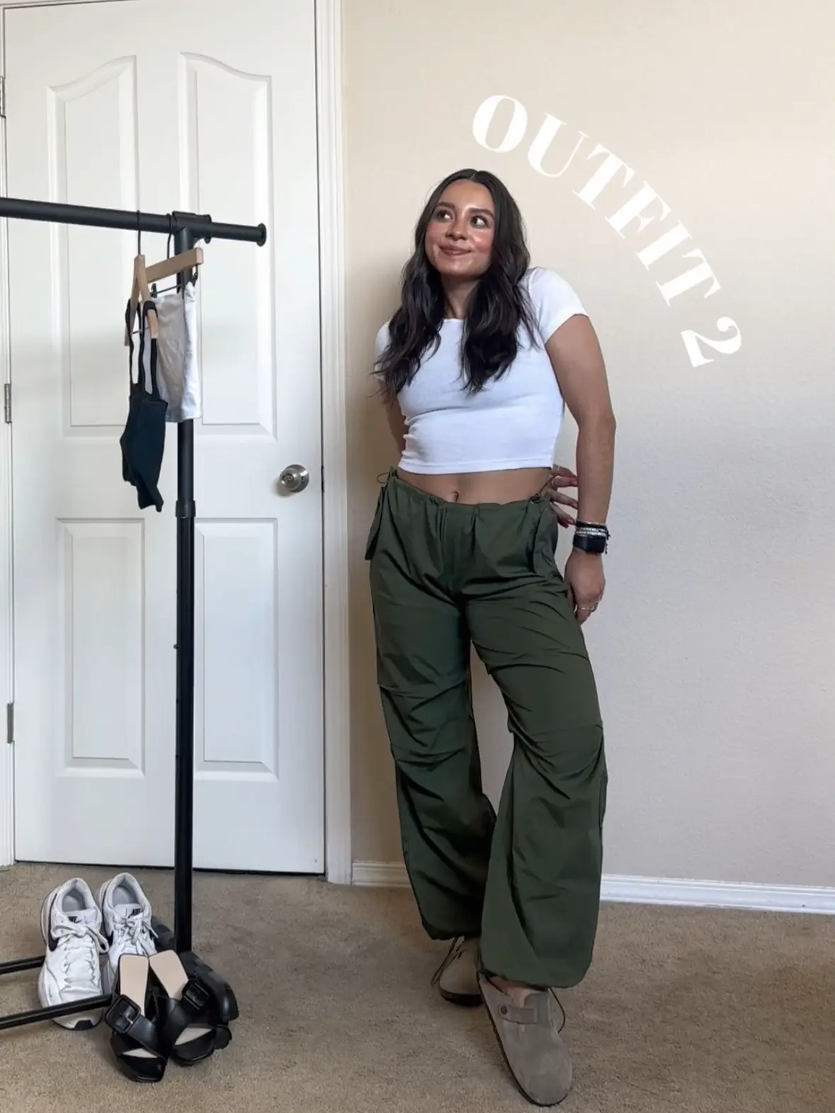 Dear Skinny Jeans, the 90's are calling 📱👖 • cargo jeans, 90s outfit  ideas, cargo pants, cargo jeans outfit, cargo pants outfi