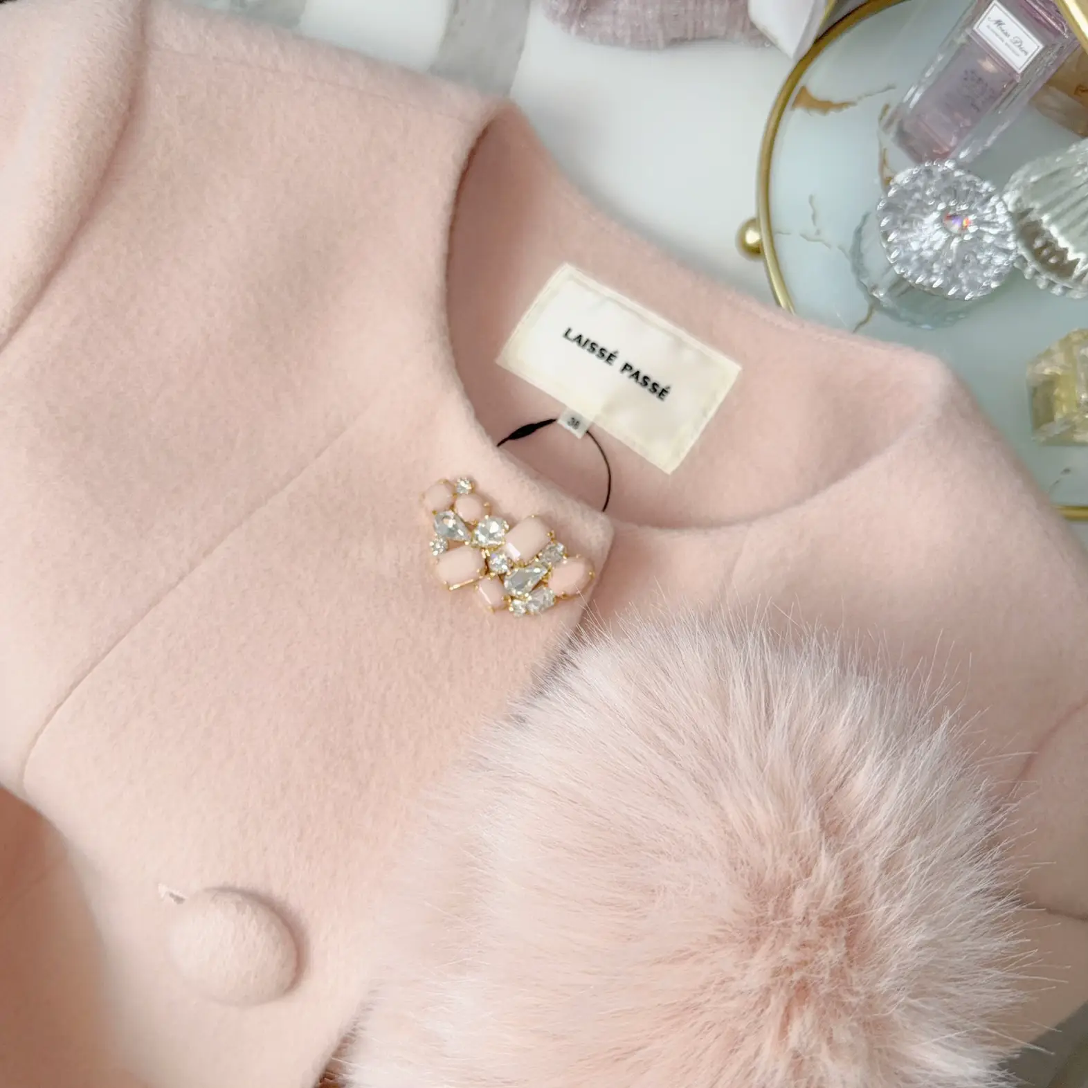 女の子の憧れ💭 失恋ショコラティエさえこさんコーデ🍫🤍 | 山崎もえ  