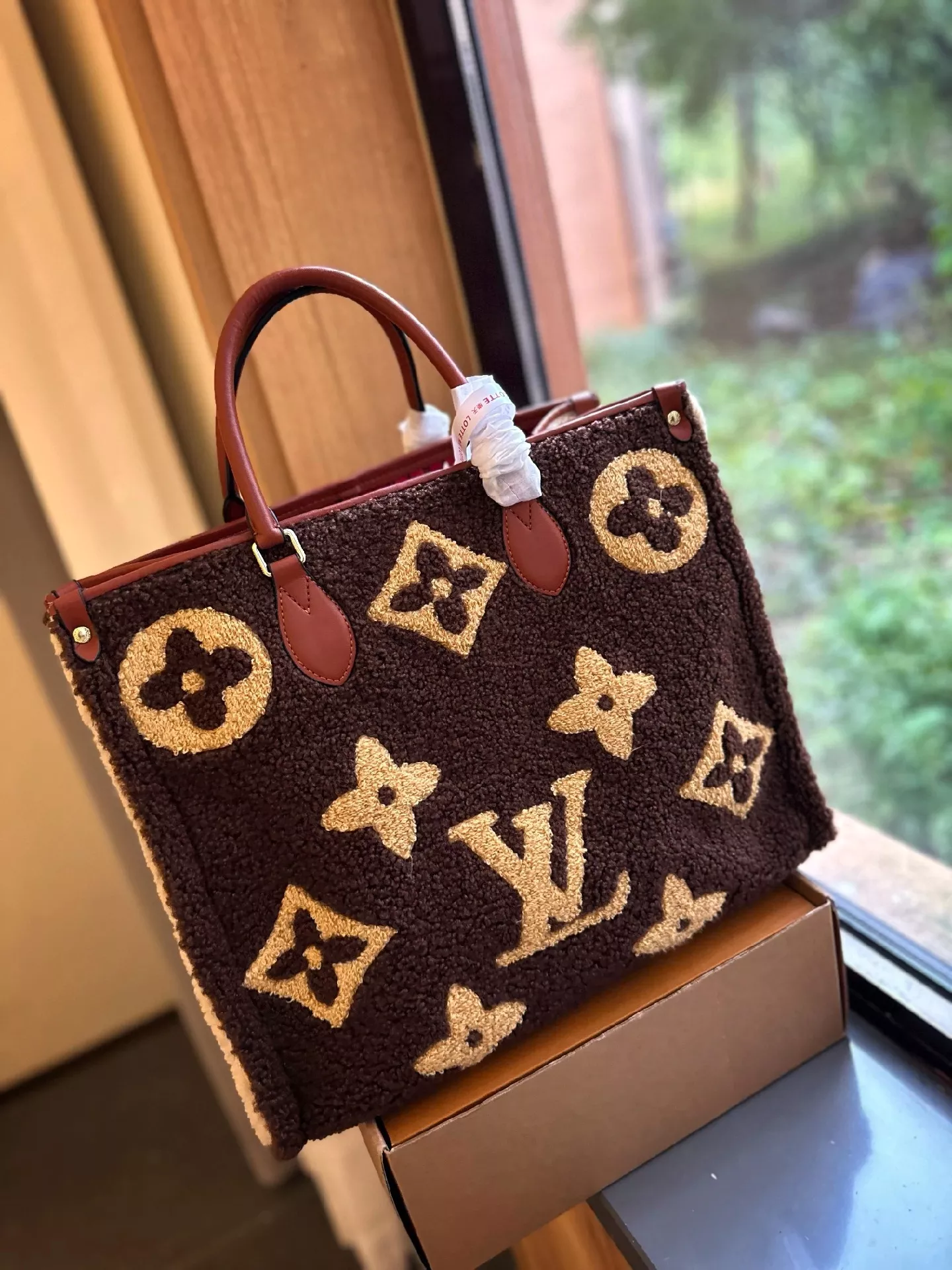 Alternatives to the Louis Vuitton Neverfull!, Gallery posted by  Courthousecourt