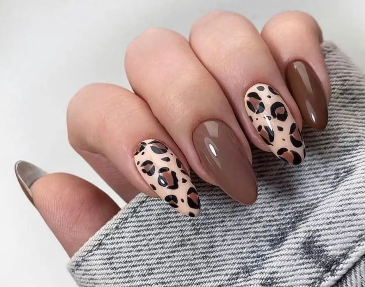 Grey leopard nails  Leopard print nails, Trendy nails, Animal print nails  art