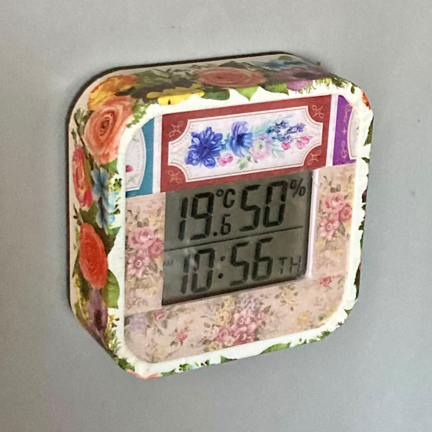 定価31.500円　ウッドクロック 木を透過してLEDの数字が見えるデジタル時計 定価31.500円ウッドクロック 木を透過してLEDの数字が見える