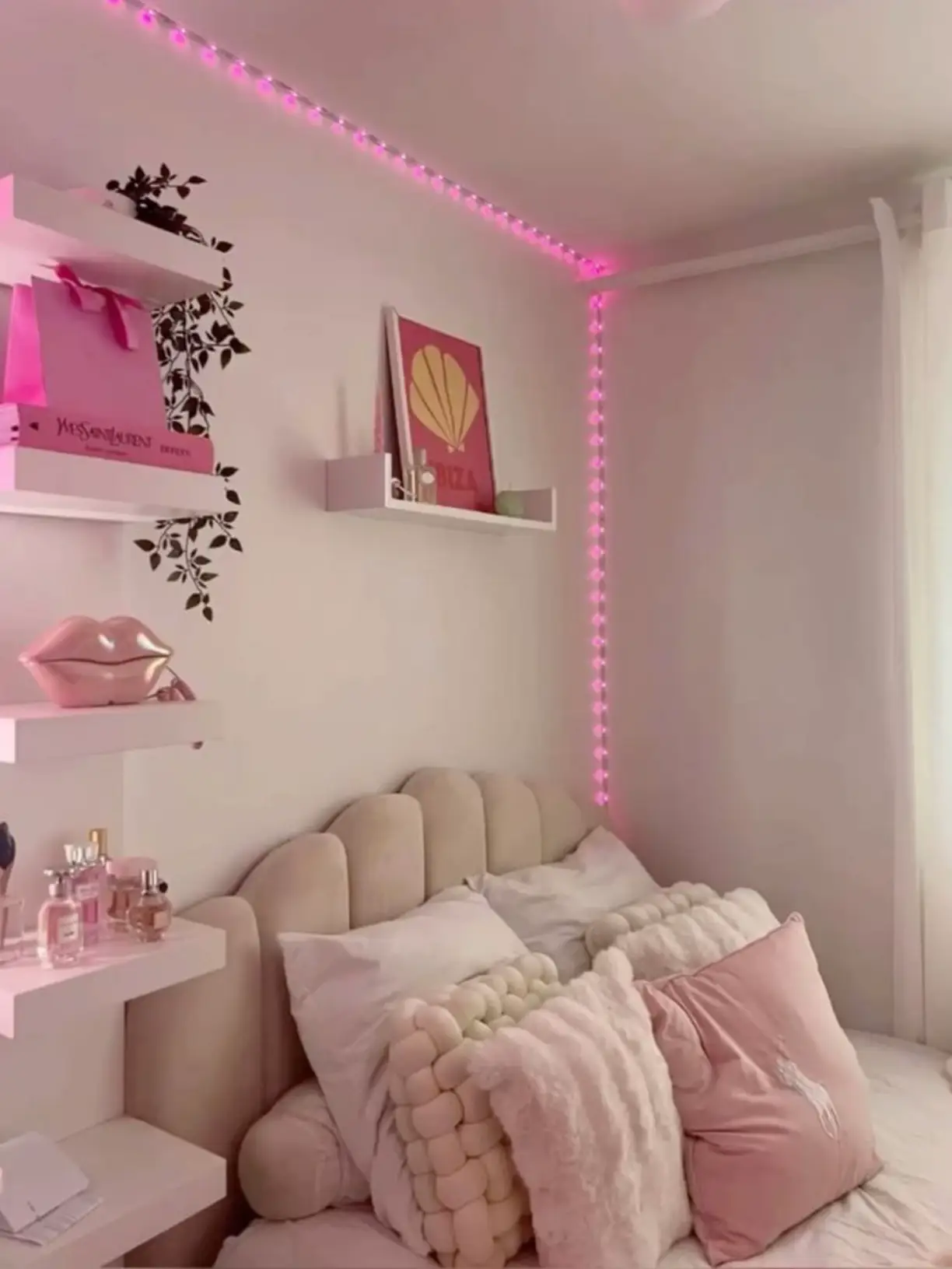 51 Pcs Y2K Pink Wall Collage Photo Wall Collage Kit Pink Pictures Wall  Decor LED Cloud Light Room Y2K Aesthetic Decor for Girls, Aesthetic Room  Decor Neon Signs : : Home