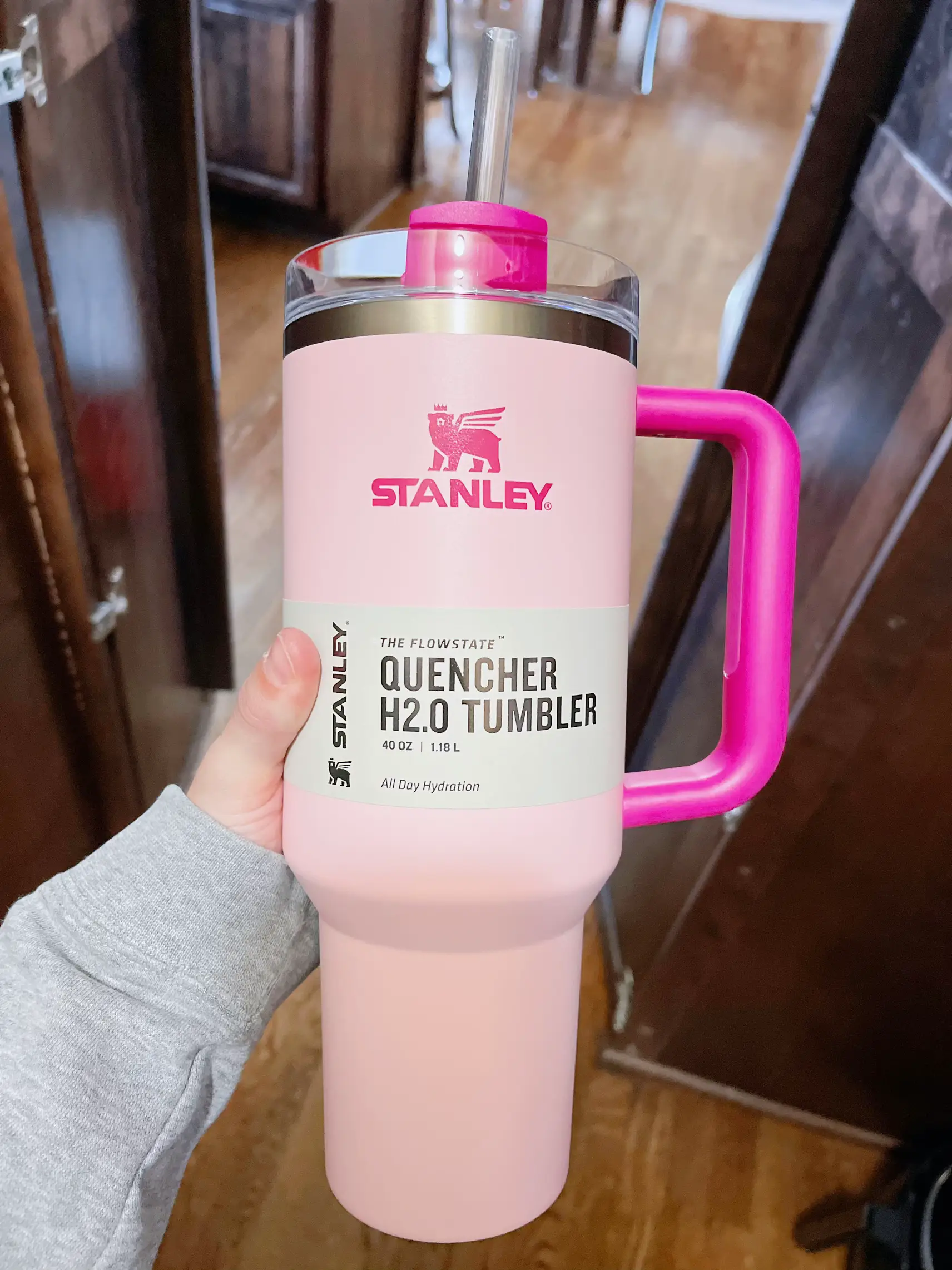 Stanley Cup 40oz Quencher H2.0 Tumbler (Pink - Depop