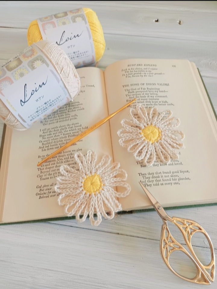ハンドメイド 巾着袋 クリーム色と黄色 花模様 ハンドメイド 巾着袋 クリーム色と黄色 花模様