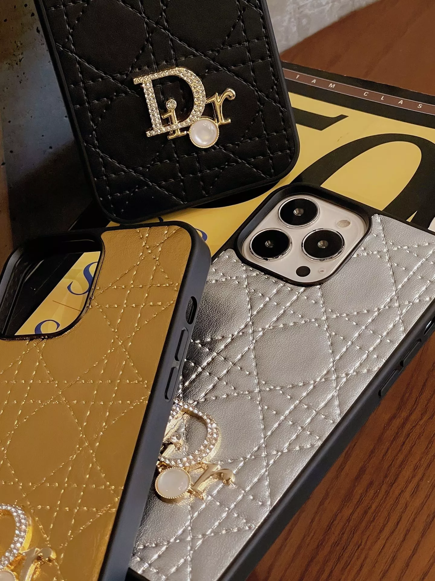 DIOR #iPhoneケース🔥 大人気☆ | anneが投稿したフォトブック | Lemon8