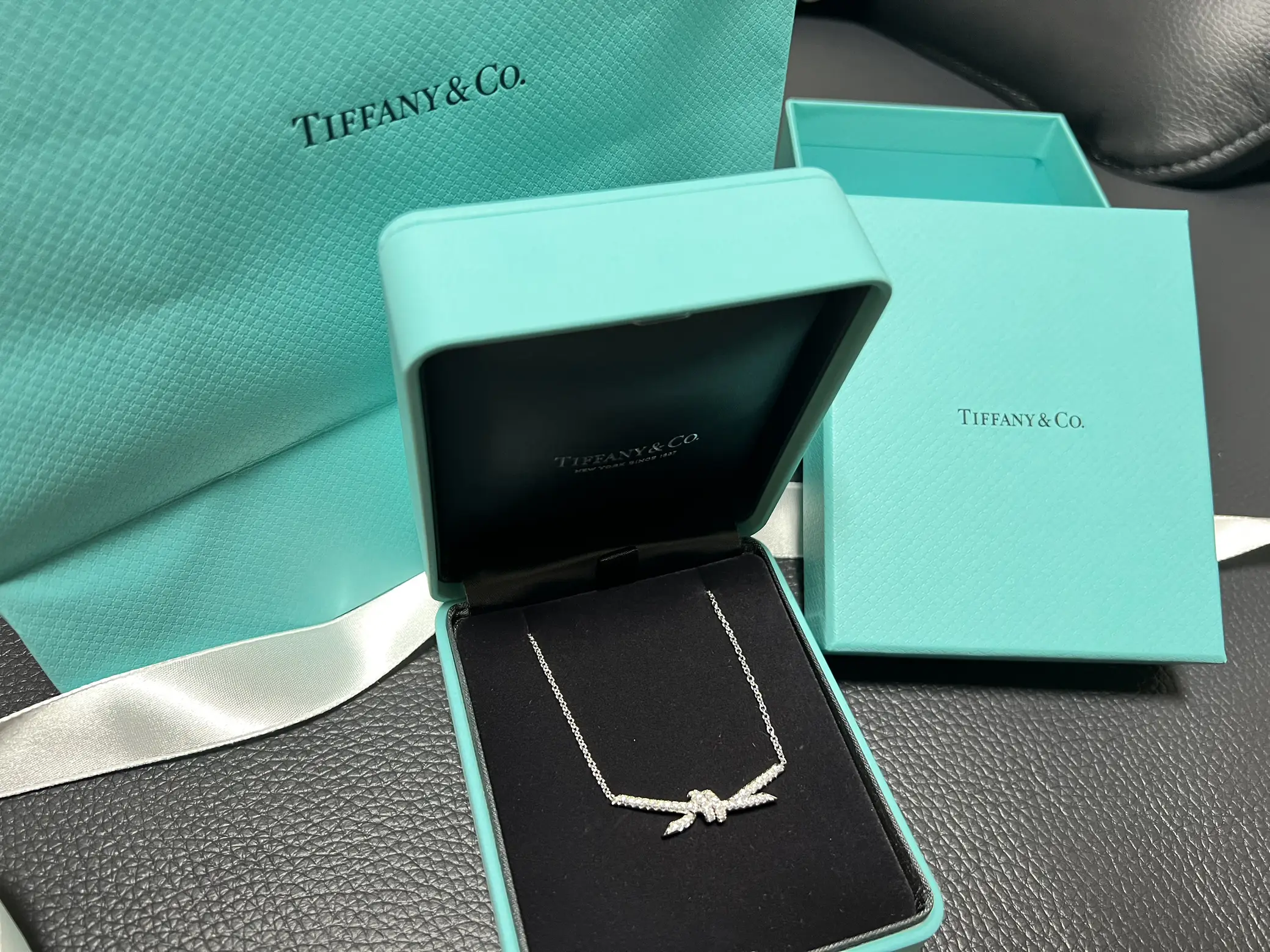 大幅値下げ　昨年9月購入　Tiffany　ティファニー　ブレスレットケース　箱 大幅値下げ 昨年9月購入 Tiffany ティファニー ブレスレット