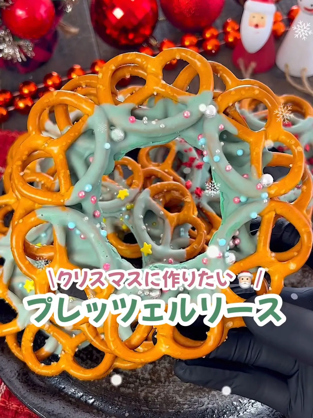 色味をおさえたヒムロスギとブルーアイスの小さめリース