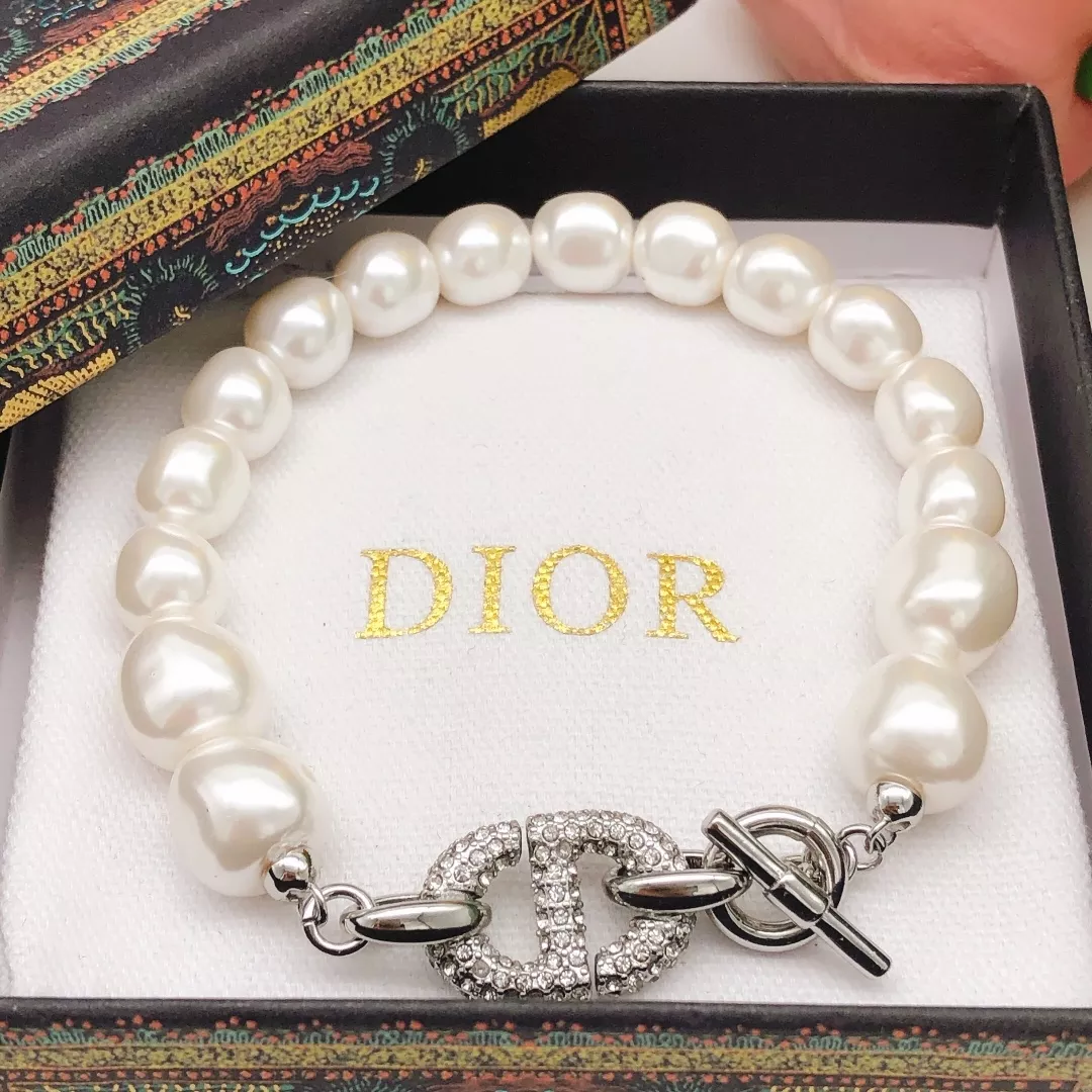 【プレートデザインもカッコよく】 Dior　ブレスレット 