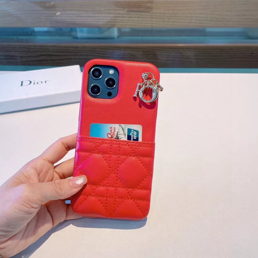 日本限定】Dior iPhone15pro ケース ハートキルティング 赤