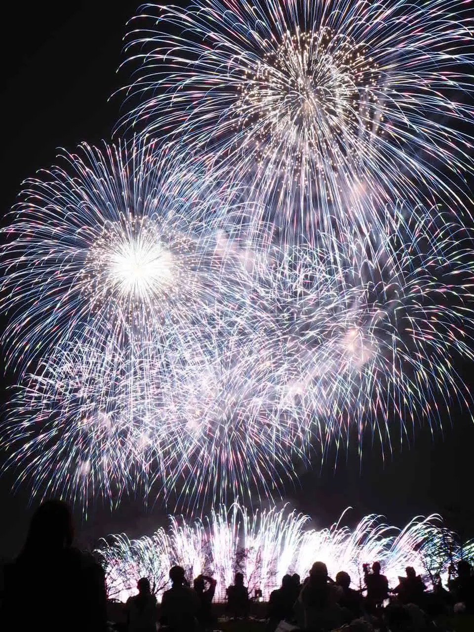 茨城】3万発の花火が見れる！利根川花火大会2023 | おんせんまみ｜温泉