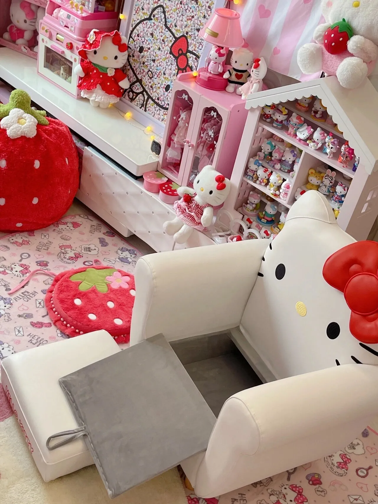 My Hello Kitty Room🥰, Gallery posted by charlovefood